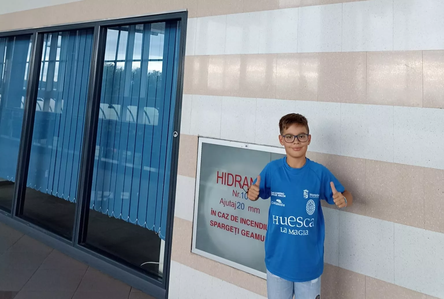 Mateo en el Aeropuerto de Bucarest.