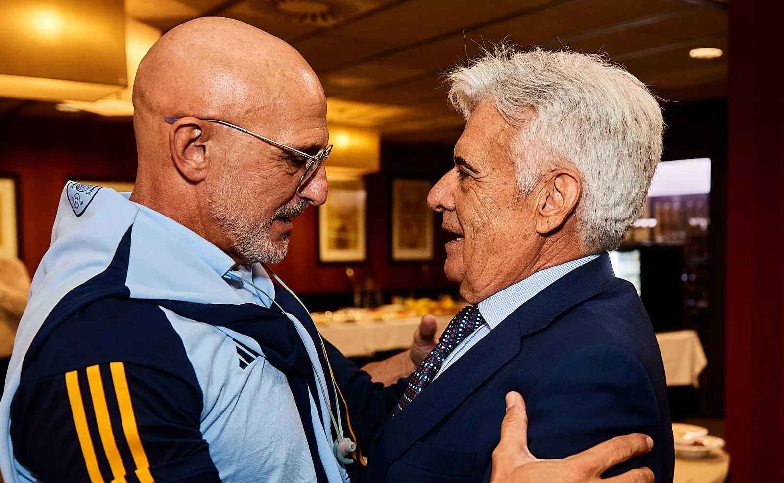 Luis de la Fuente, seleccionador nacional, junto a Pedro Rocha, presidente de la RFEF. Foto: @rfef