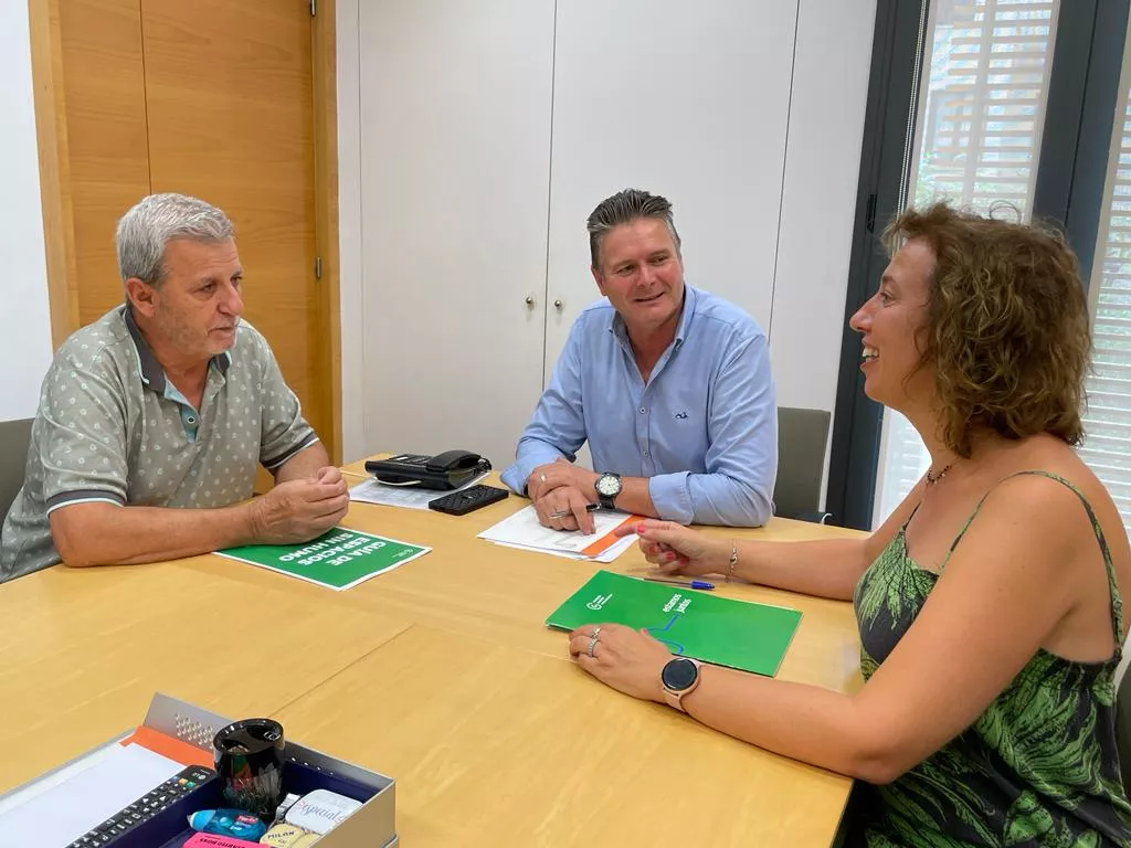 Ayuntamiento y ACCE ultiman detalles de la campaña 'Camina y respira'.