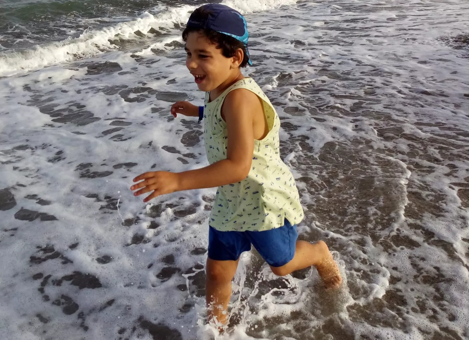 Ibón necesita en el cole el apoyo de un auxiliar de educación especial.