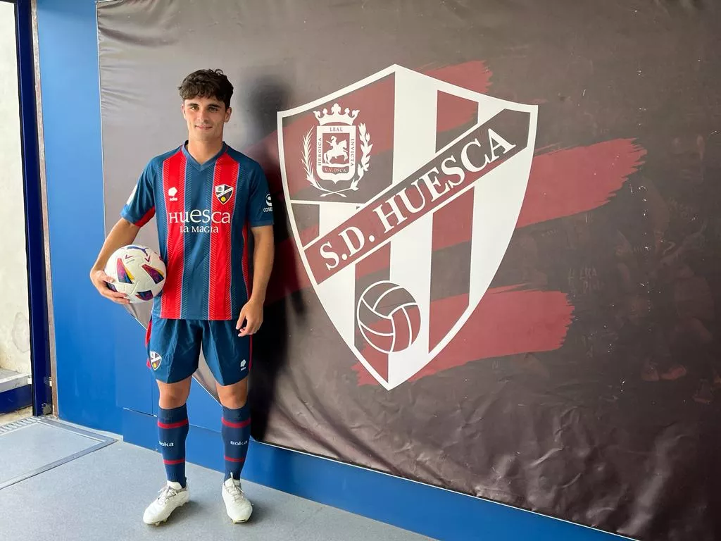 Javi Mier ya es nuevo jugador del Huesca. Foto: A. Mora