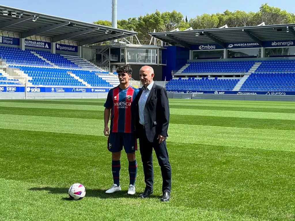 Presentación de Javi Mier. Foto: A. Mora