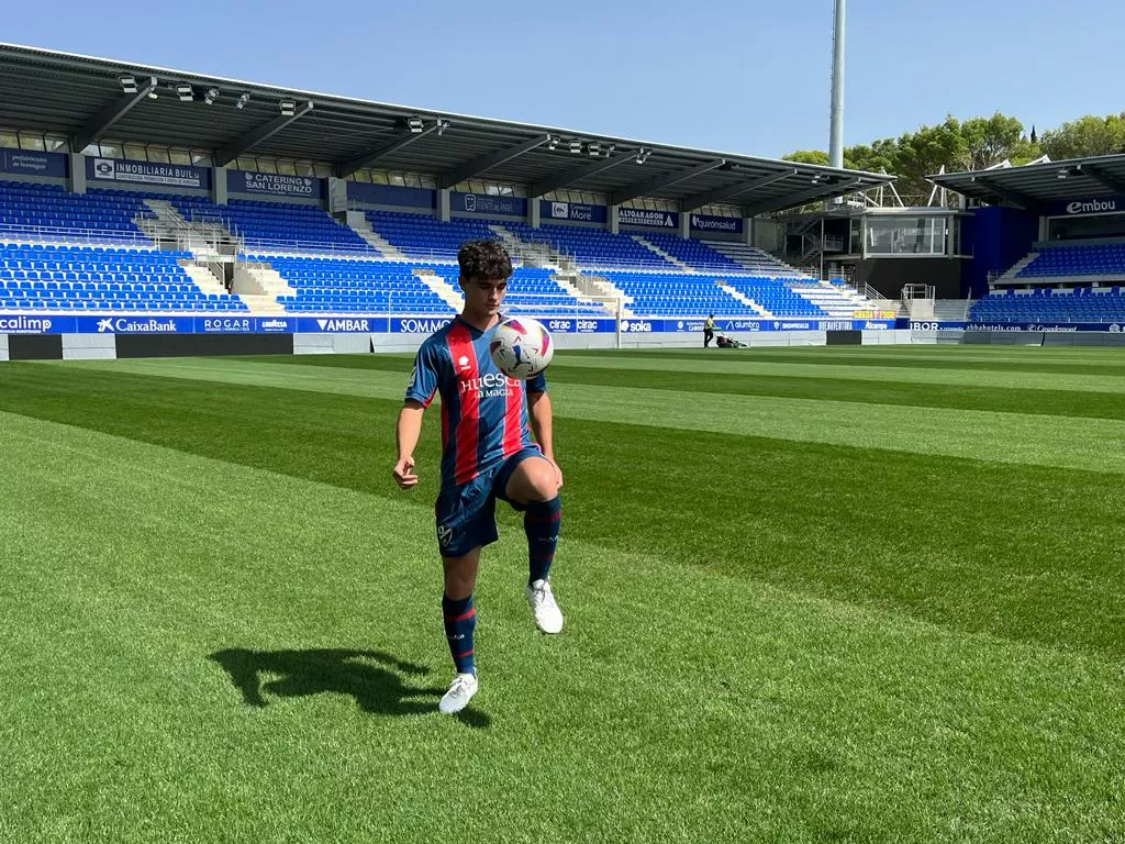 Presentación de Javi Mier. Foto: A. Mora