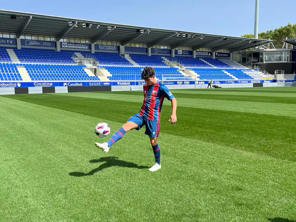 Presentación de Javi Mier. Foto: A. Mora