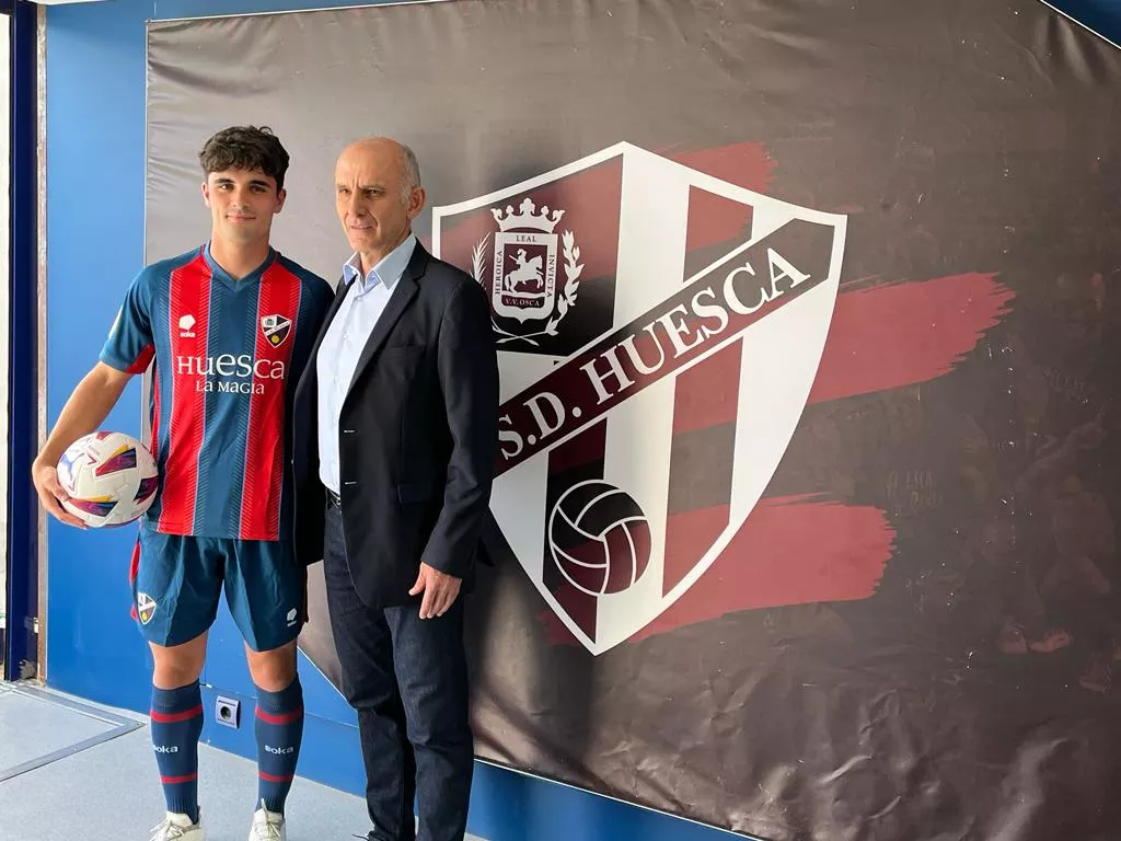 Presentación de Javi Mier. Foto: A. Mora