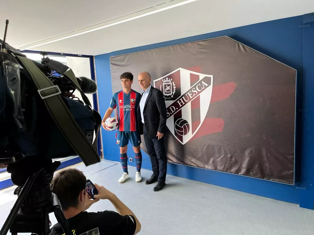 Presentación de Javi Mier. Foto: A. Mora