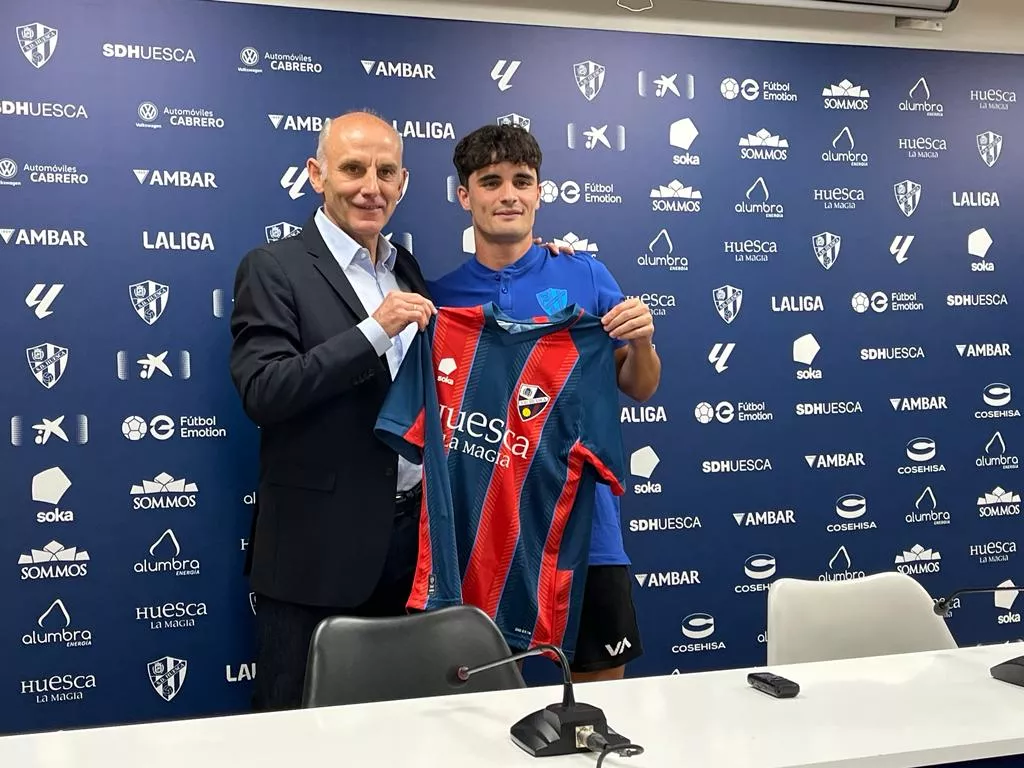 Presentación de Javi Mier. Foto: A. Mora