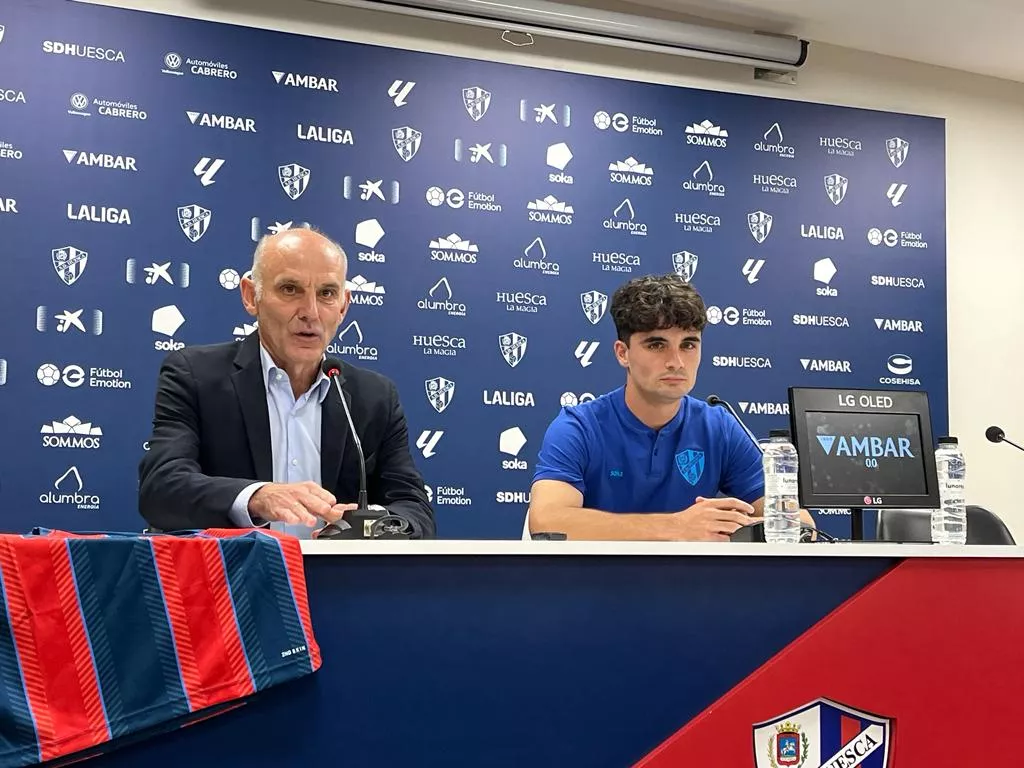 Presentación de Javi Mier. Foto: A. Mora