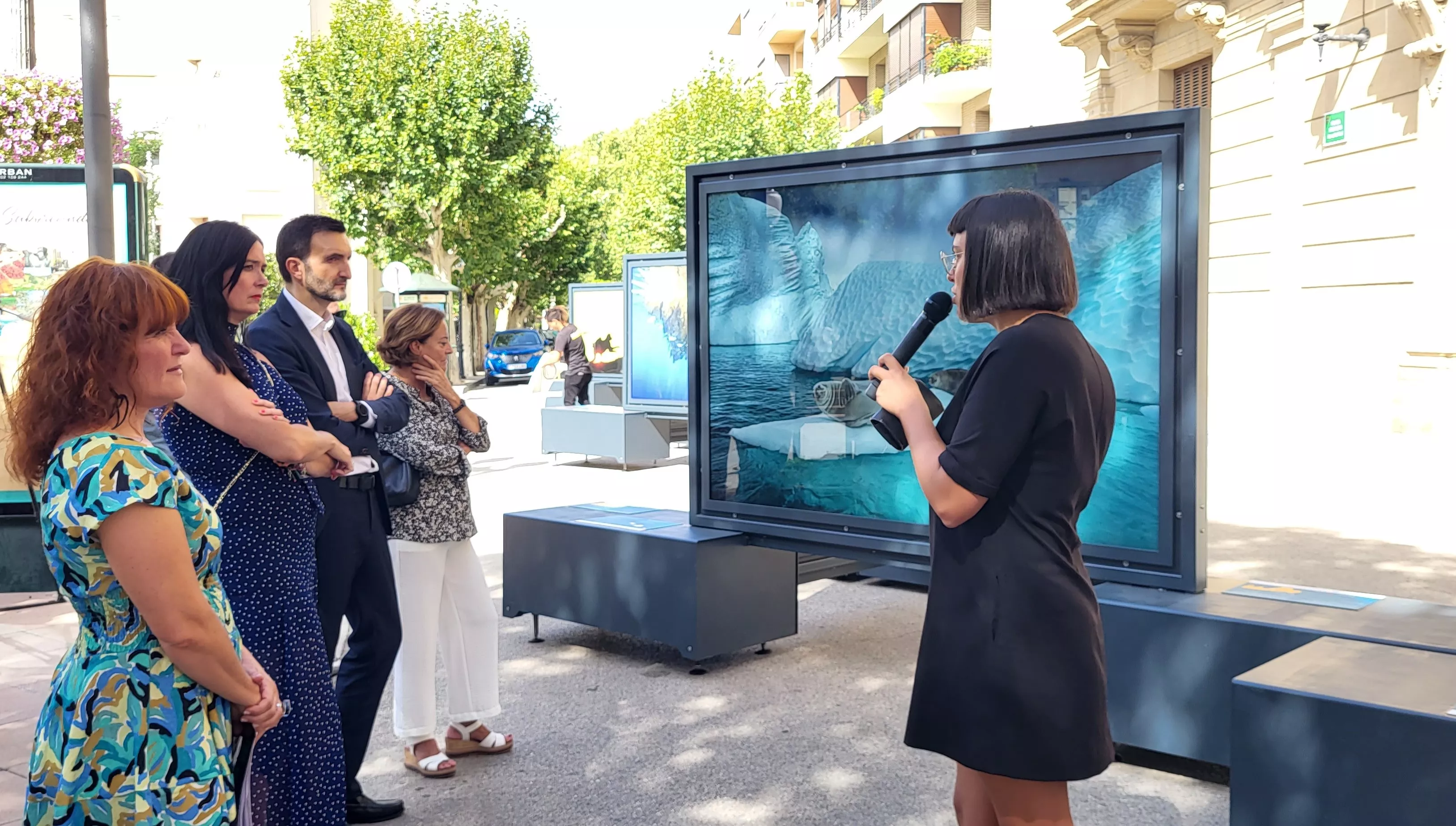Exposición de fotografías de National Geographic en la plaza de Navarra.