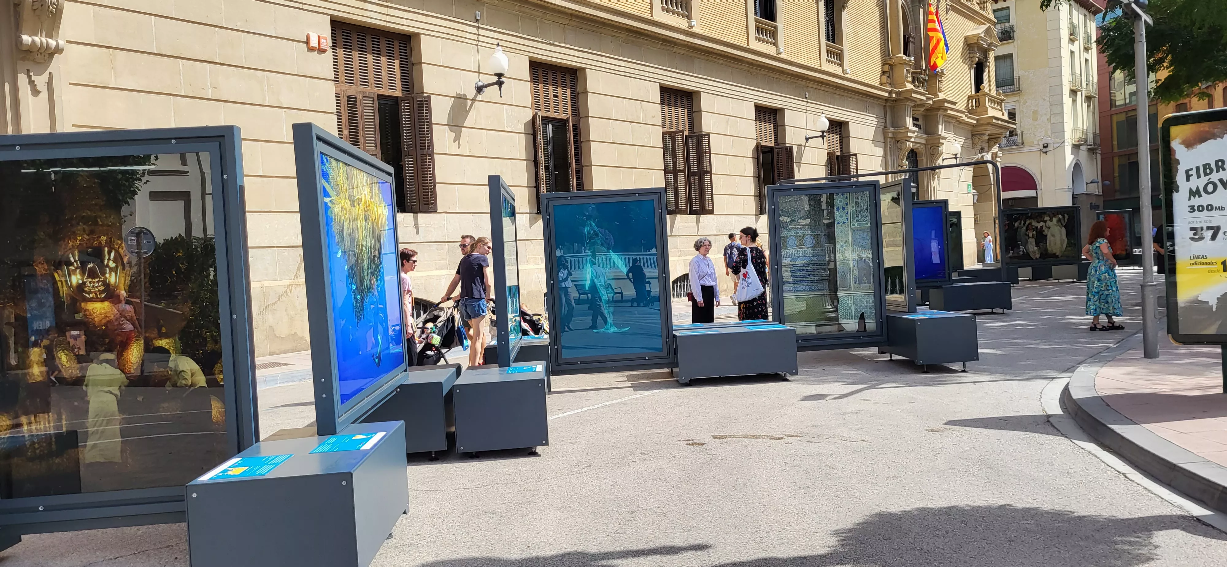 Exposición de fotografías de National Geographic en la plaza de Navarra.