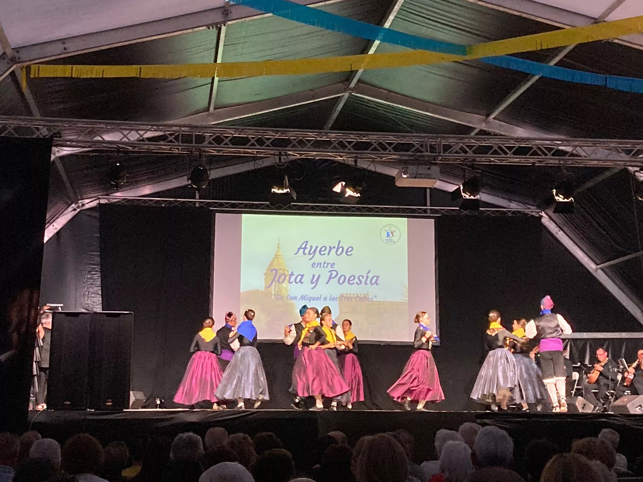 Jotas con la Agrupación Folklórica Santa Leticia de Ayerbe.
