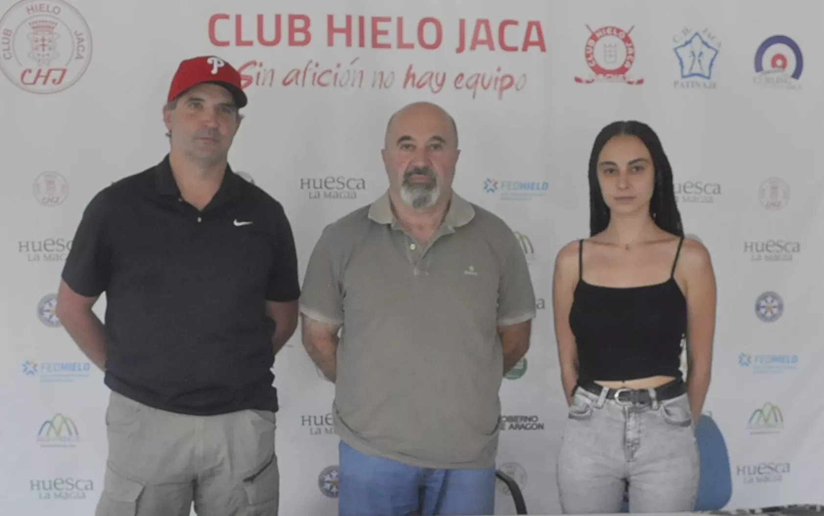 Benoît Pourtanel y Laura Sánchez con Antonio Betrán en la presentación de hoy.