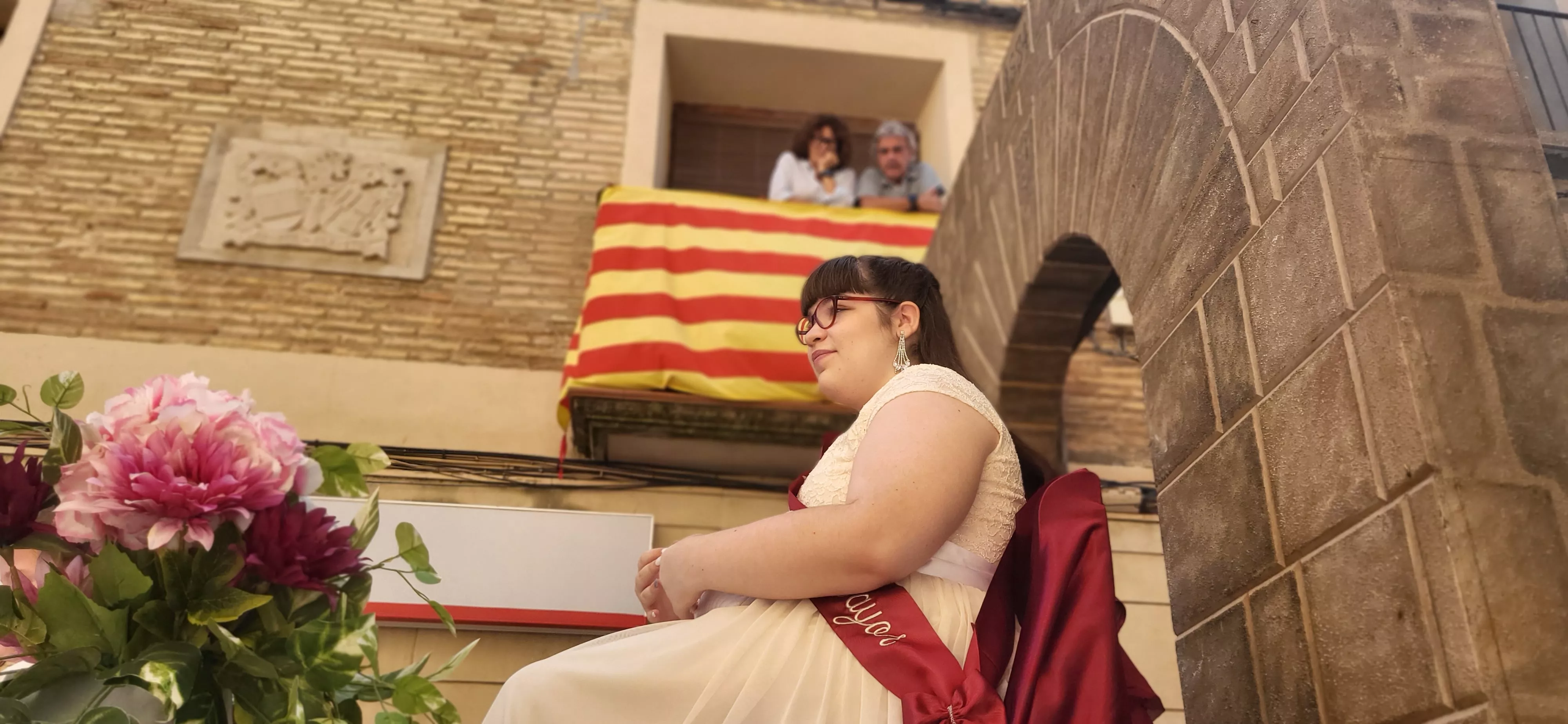 La cabalgata de carrozas en el inicio de las fiestas de Almudévar. Foto Mercedes Manterola