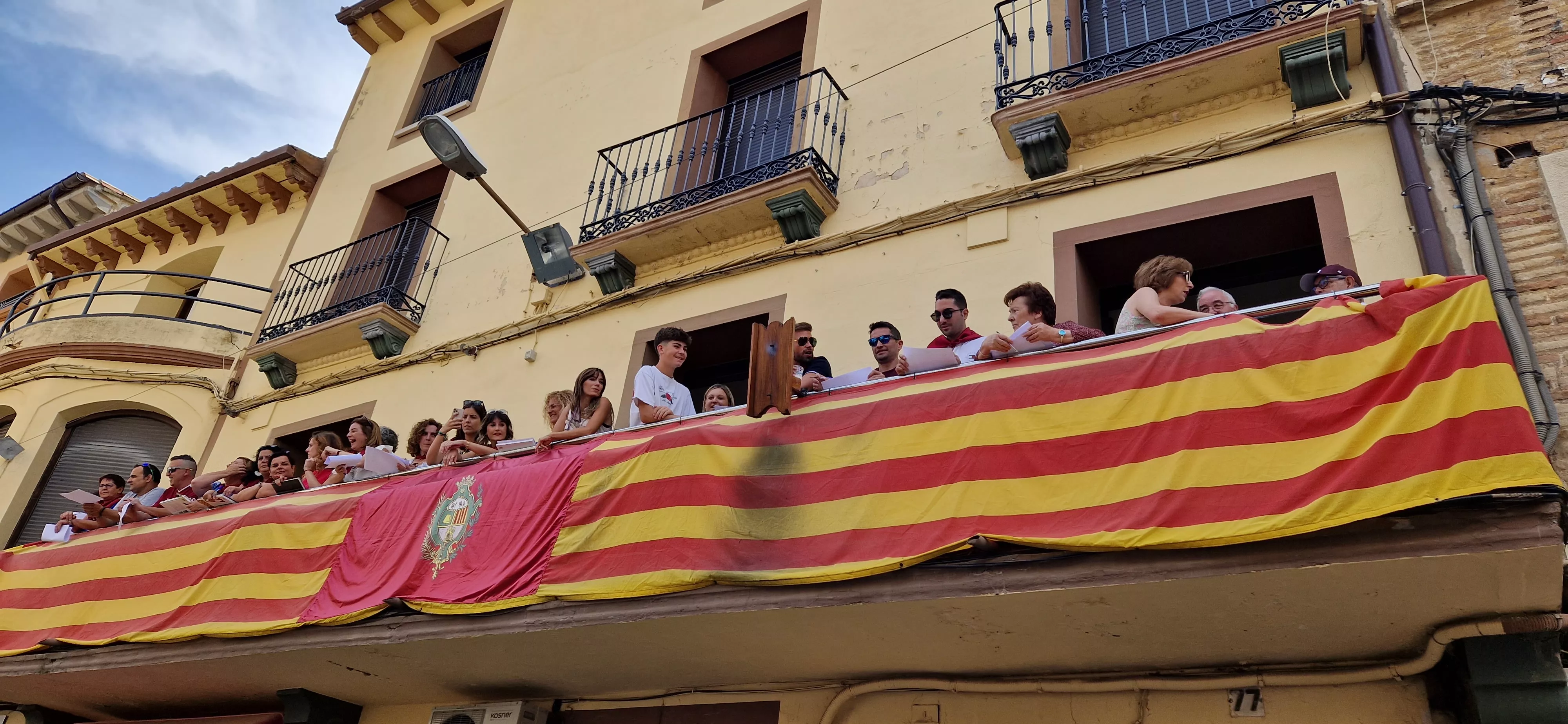 Gran chupinazo anunciador de las fiestas de Almudévar 2023. Foto Myriam Martínez 