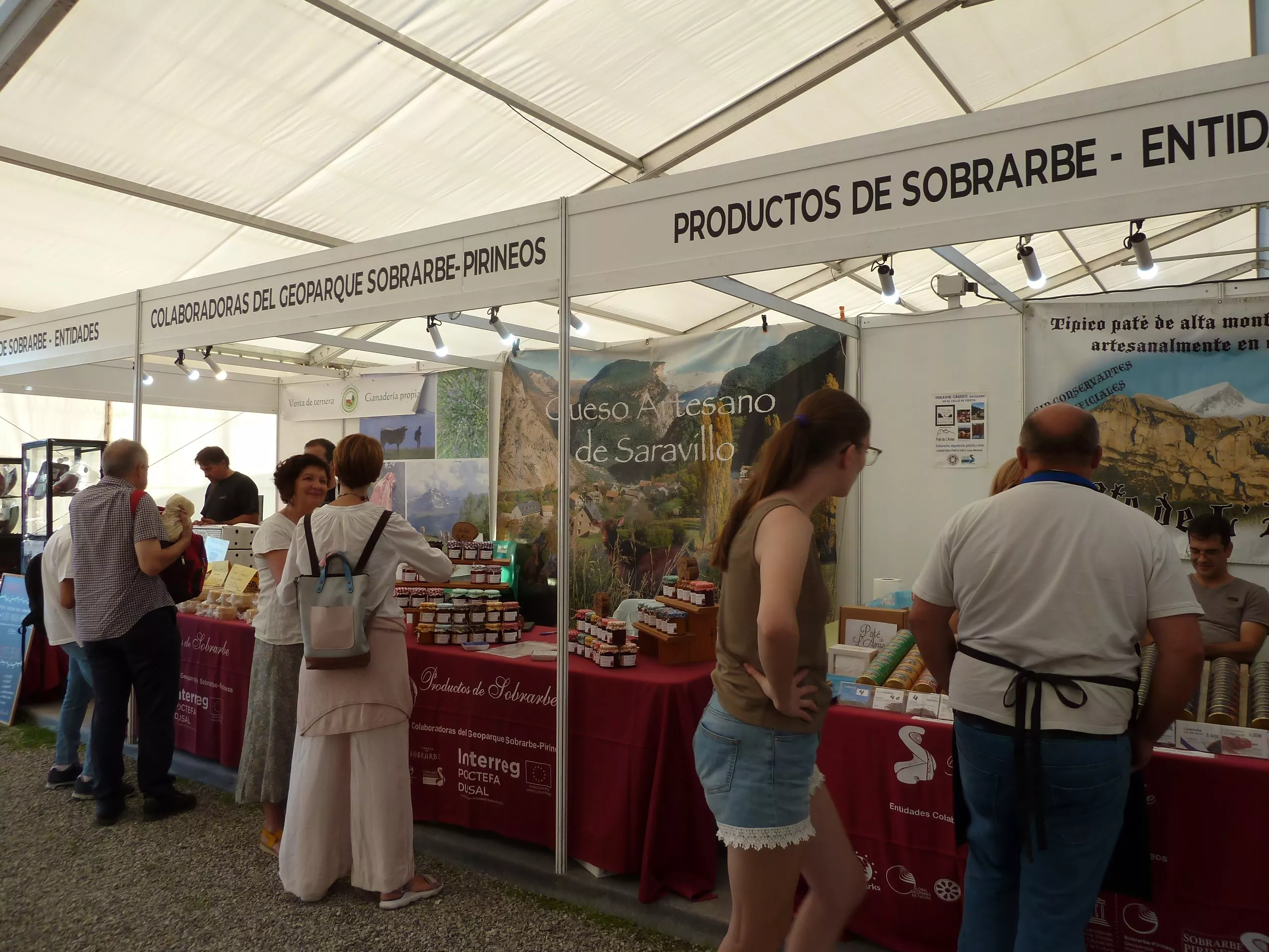 Estand de productos del Geoparque