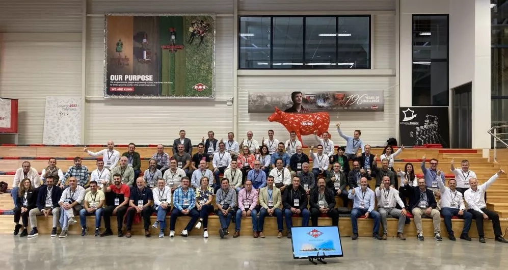 Foto de familia en Kuhn Ibérica