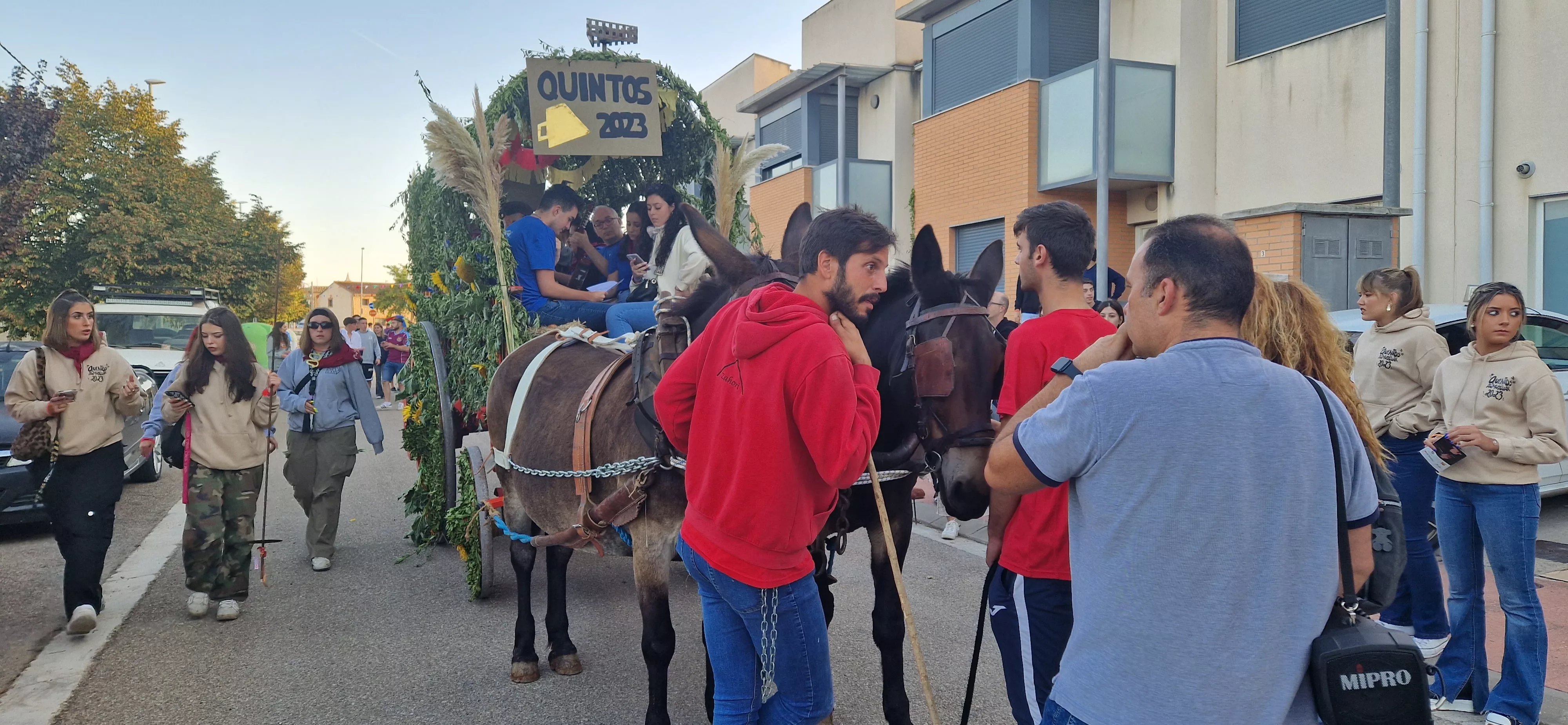 Ronda de la Galera 2023 en Almudévar. Foto Myriam Martínez 
