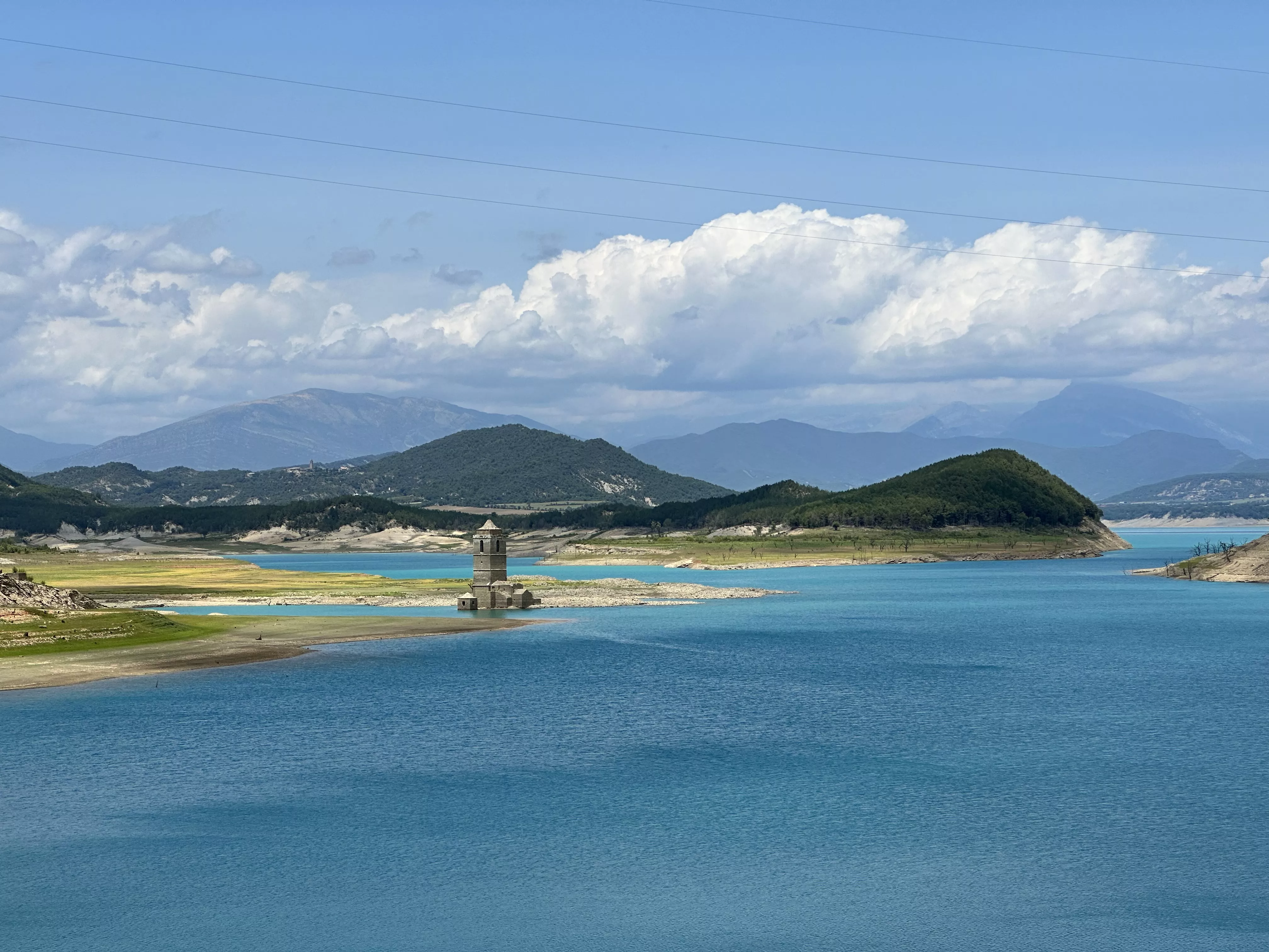 Imagen de archivo del embalse de Mediano. Los grandes embalses de Huesca afrontan el final del verano con reservas muy diferentes