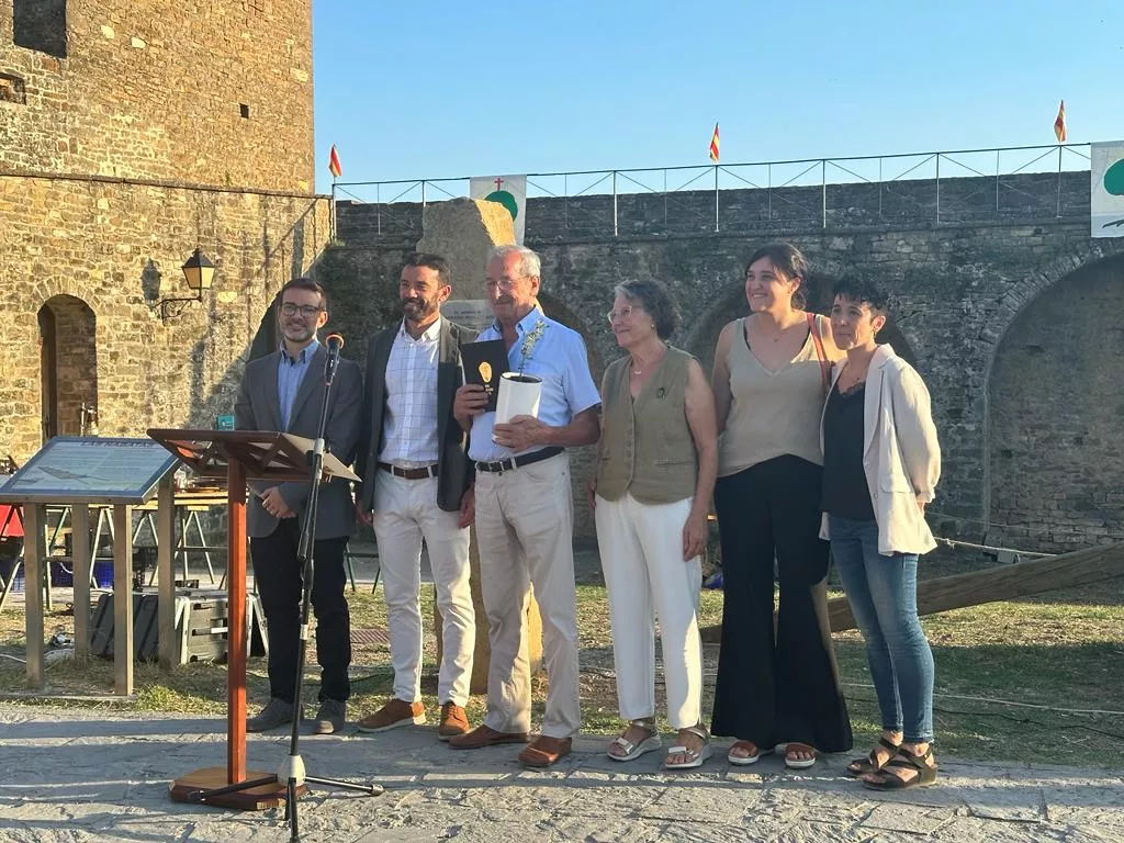 Mario Cosculluela recogiendo su reconocimiento.