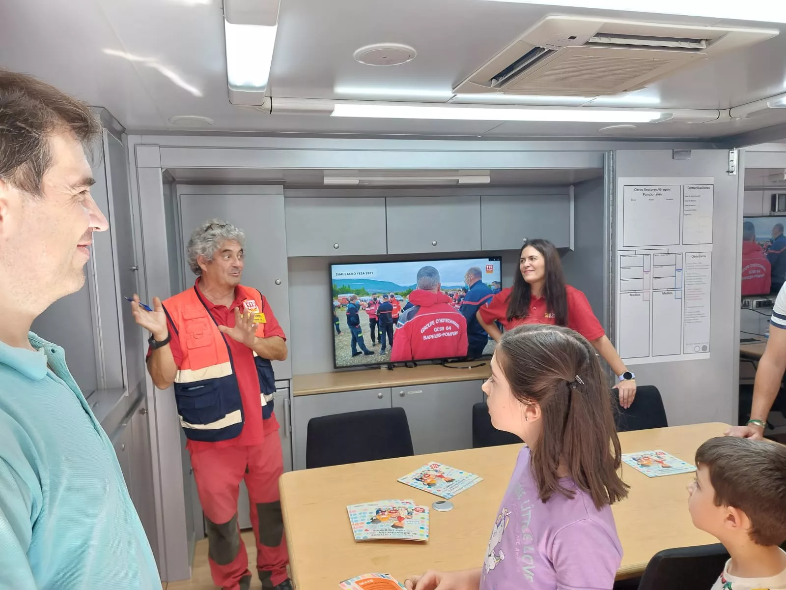 Exhibiciones de primeros auxilios en la plaza López Allué de Huesca