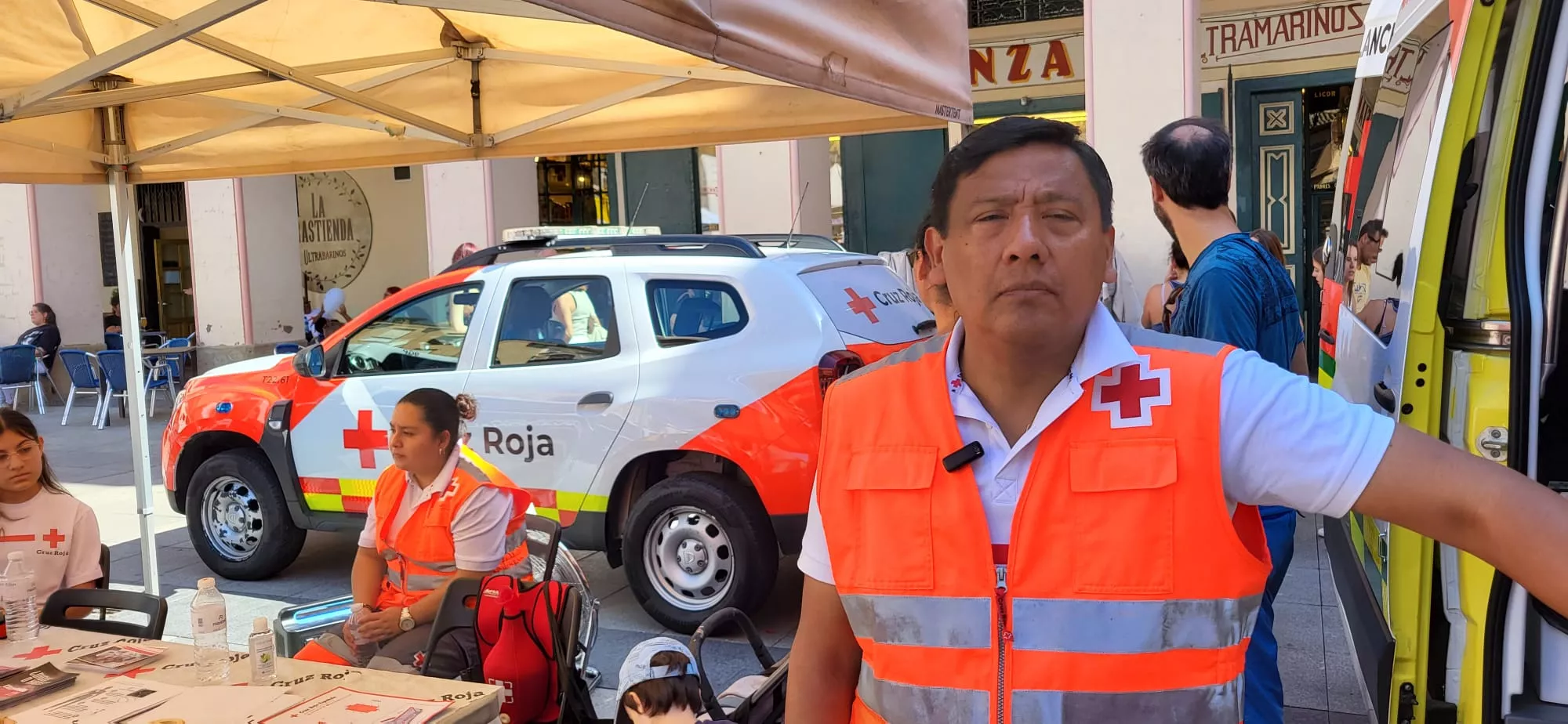 Exhibiciones de primeros auxilios en la plaza López Allué de Huesca