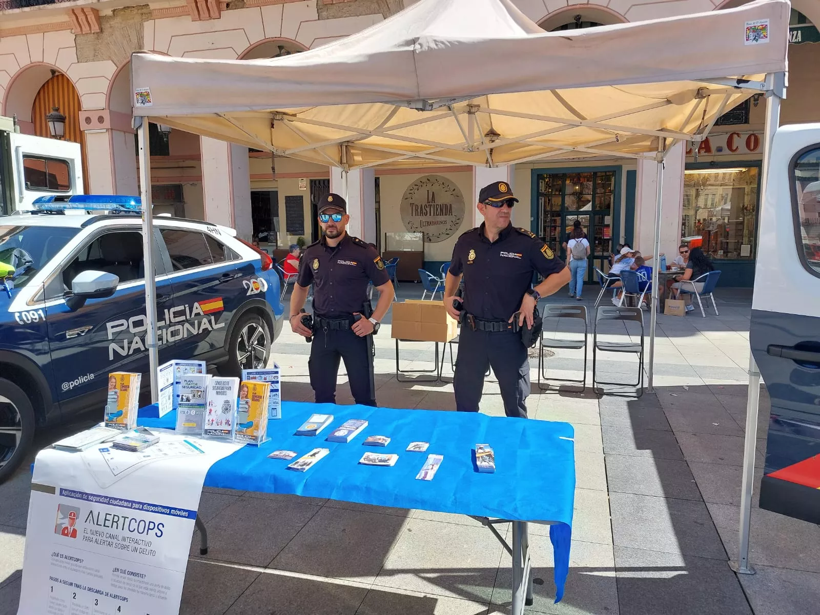 Exhibiciones de primeros auxilios en la plaza López Allué de Huesca