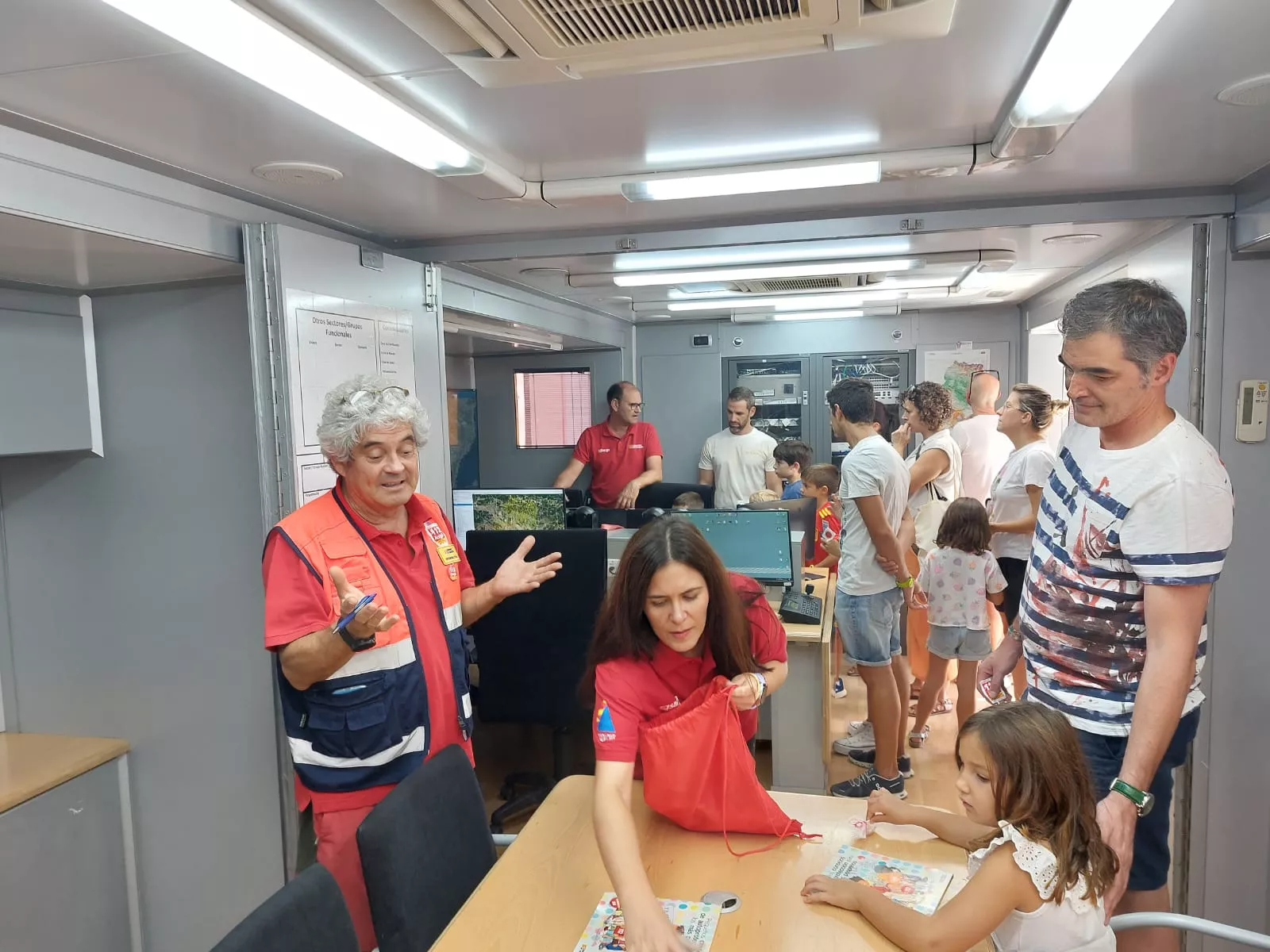 Exhibiciones de primeros auxilios en la plaza López Allué de Huesca
