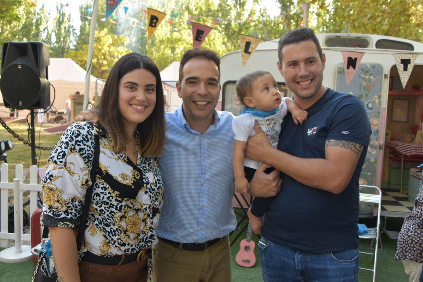 Los bebés de Monzón reciben su primera pañoleta 