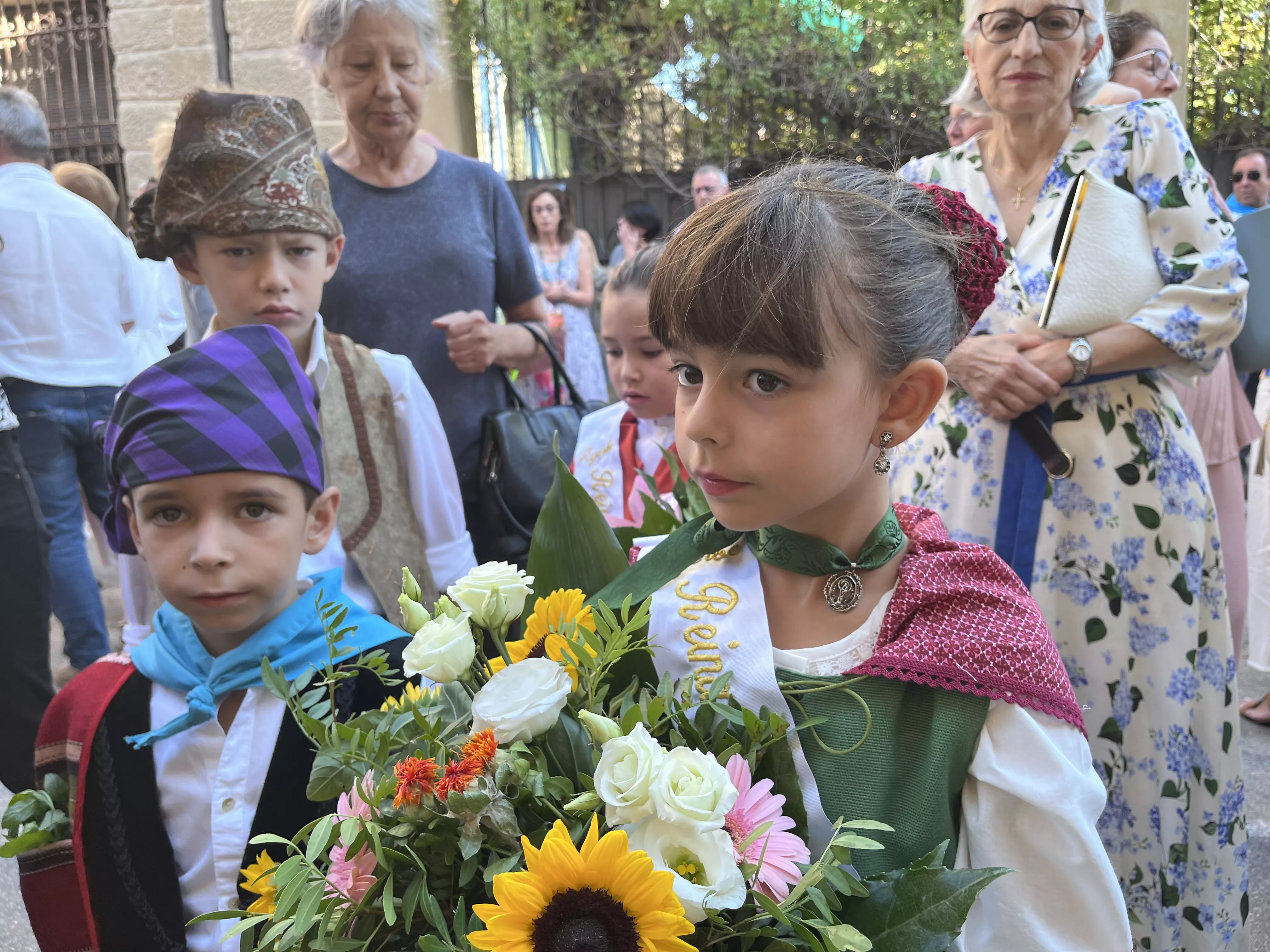 La procesión de Santa Leticia recorre la calles de Ayerbe. Foto Mercedes Manterola