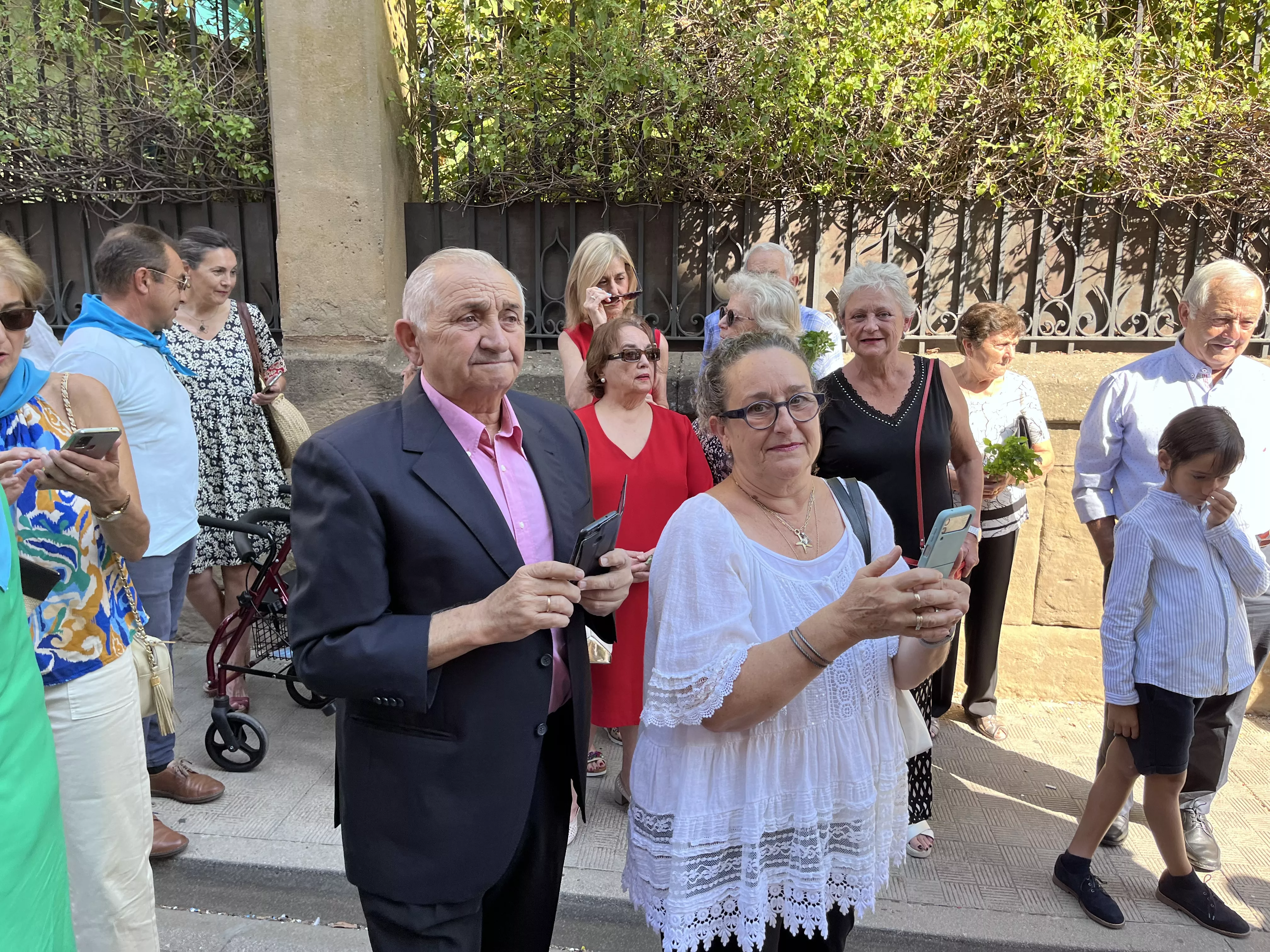 La procesión de Santa Leticia recorre la calles de Ayerbe. Foto Mercedes Manterola