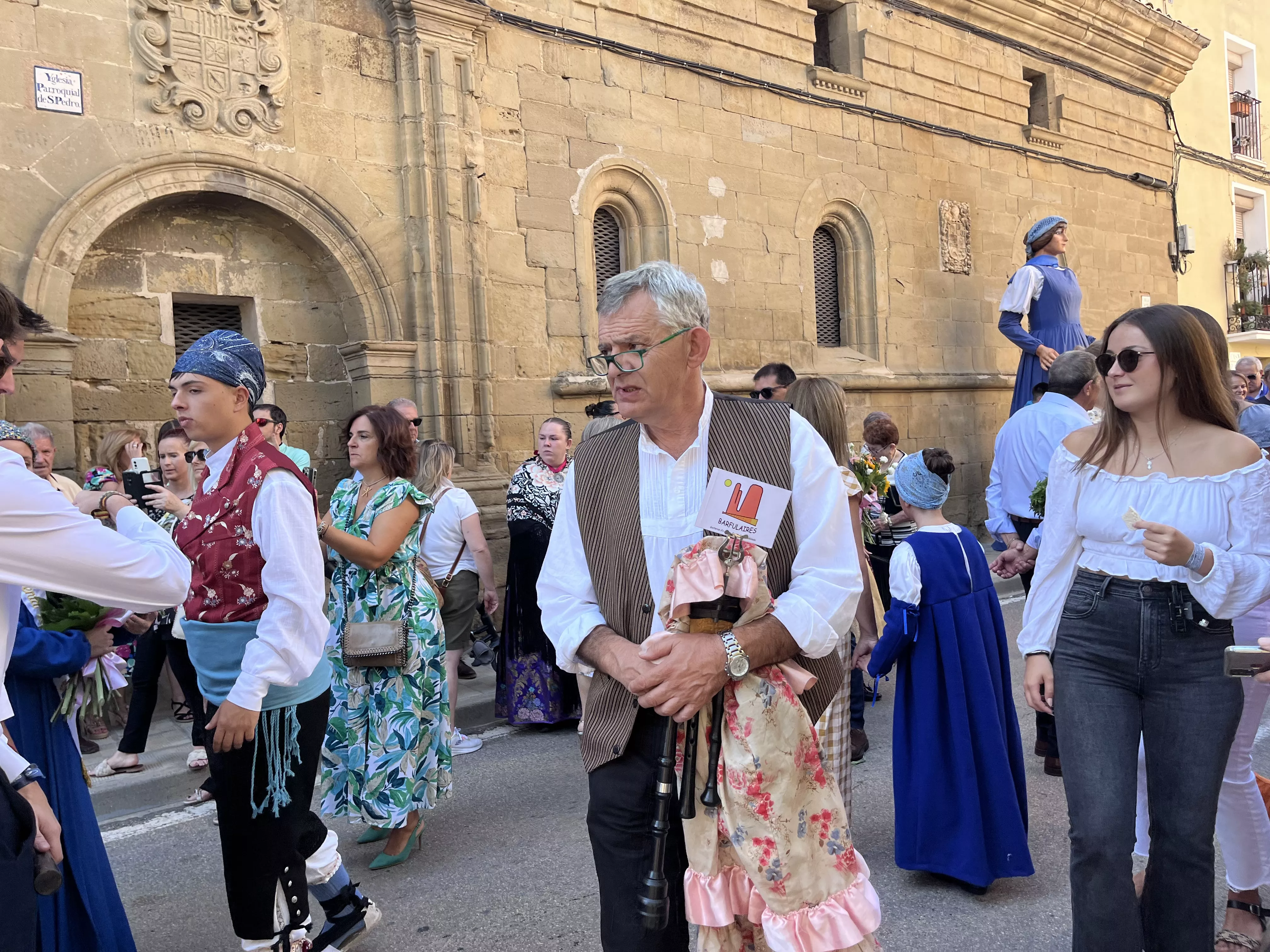 La procesión de Santa Leticia recorre la calles de Ayerbe. Foto Mercedes Manterola