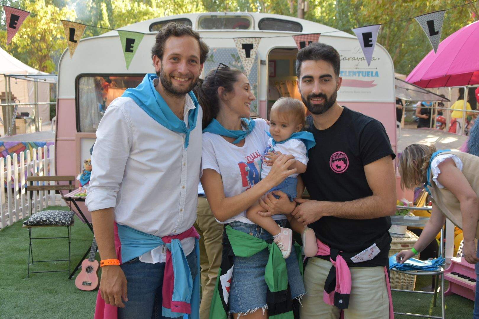 Los bebés de Monzón reciben su primera pañoleta 