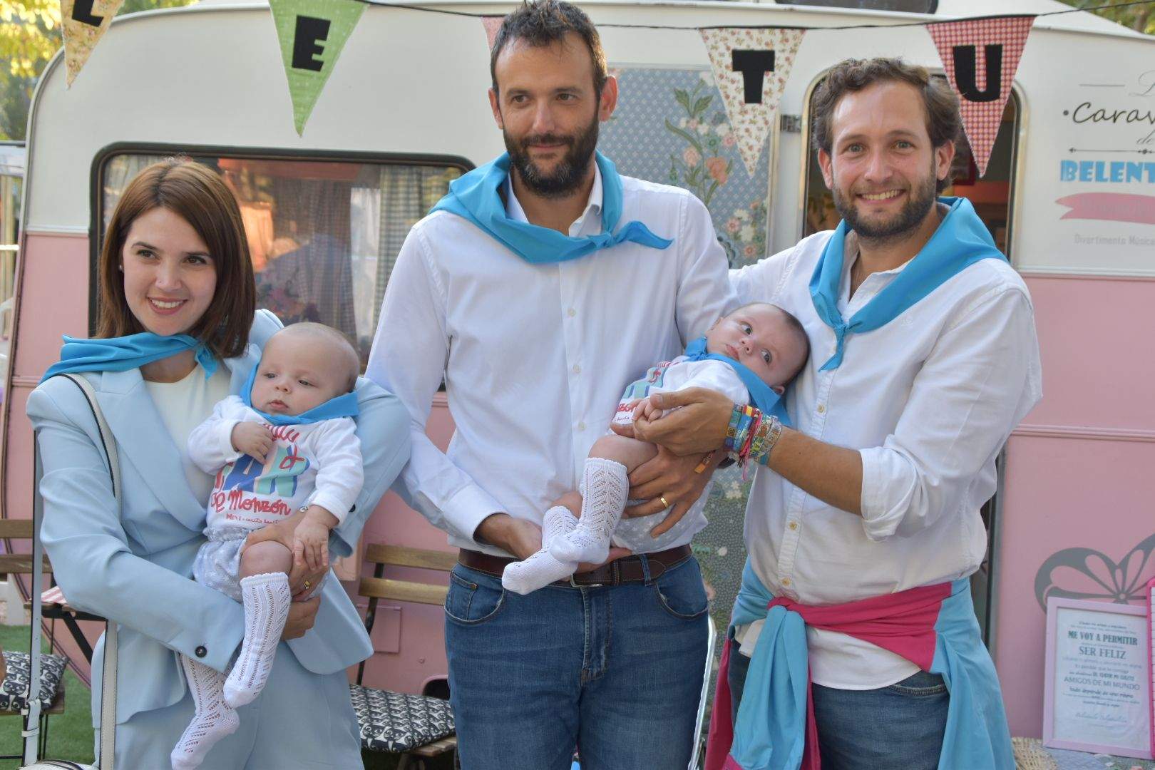 Los bebés de Monzón reciben su primera pañoleta 