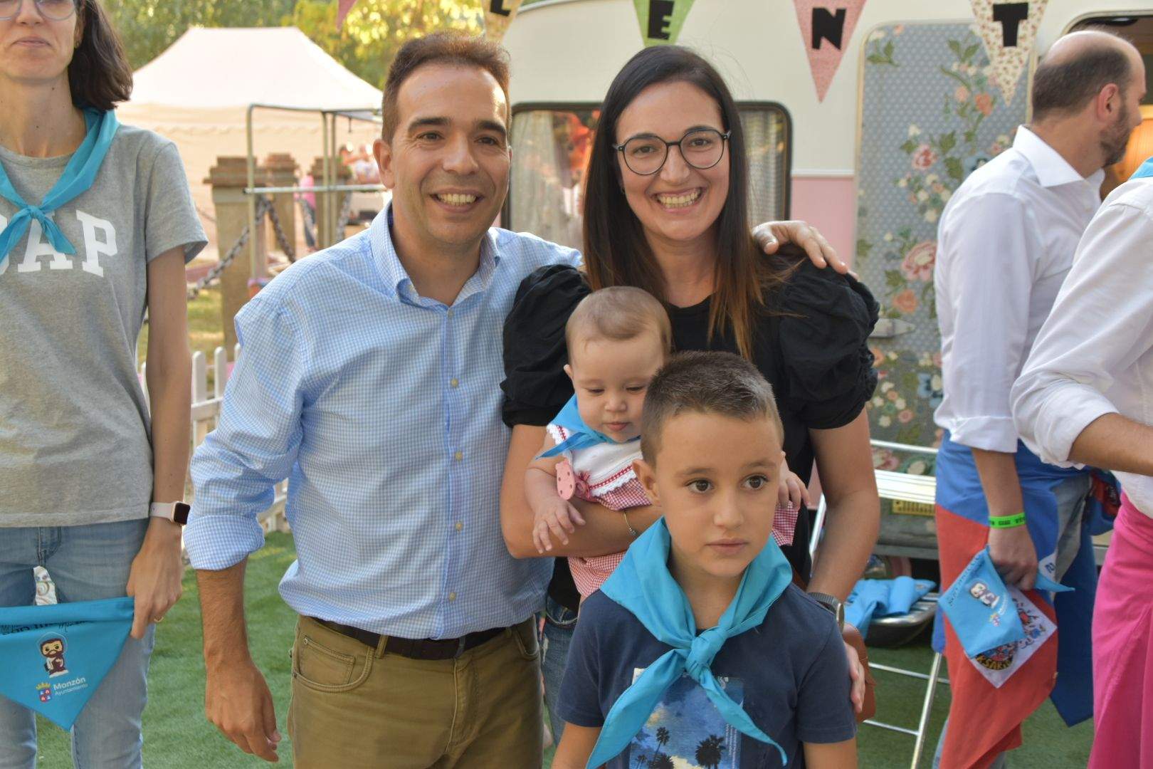 Los bebés de Monzón reciben su primera pañoleta 