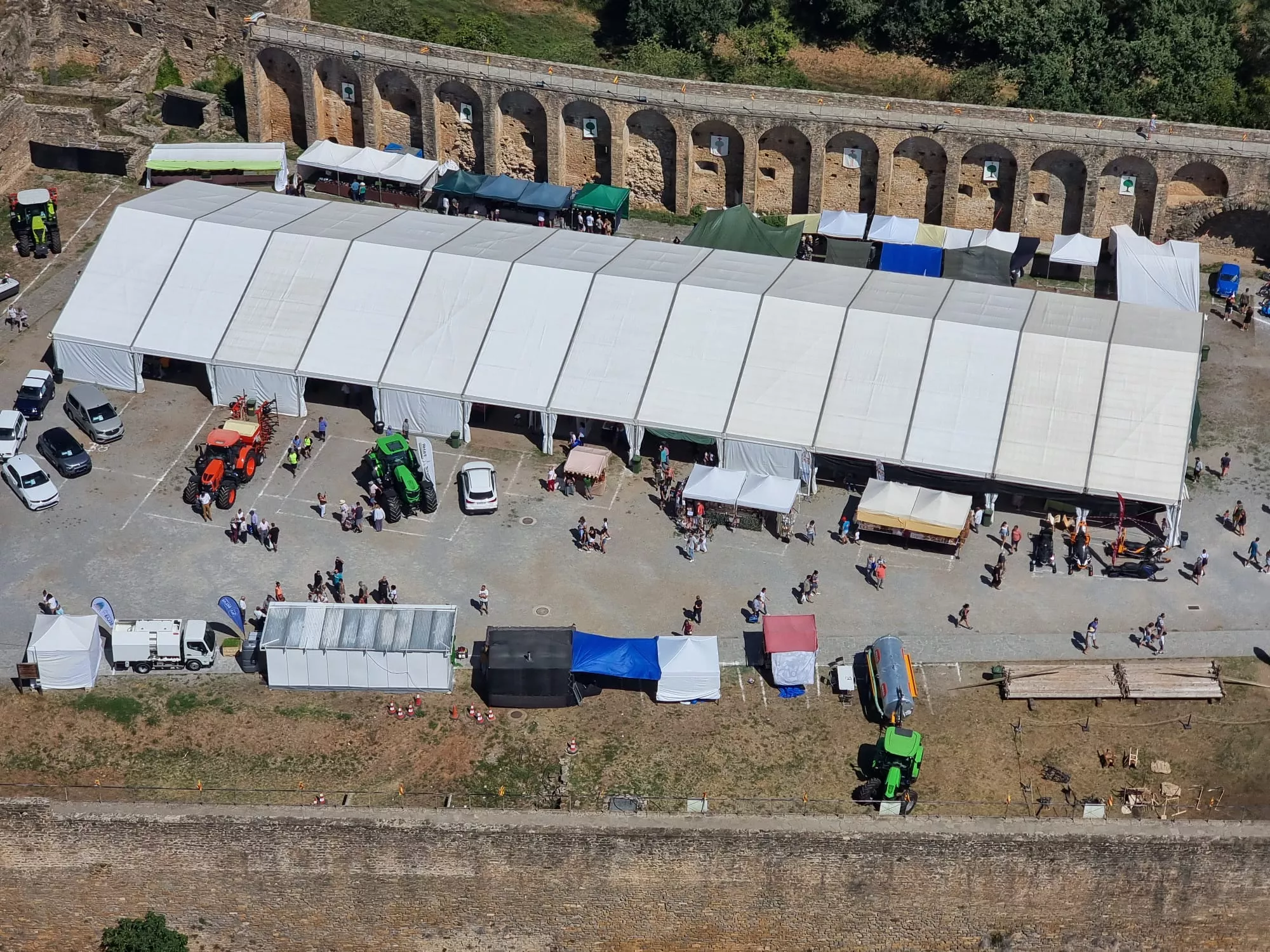 Vista aérea de la carpa del Castillo. Foto Girolibre