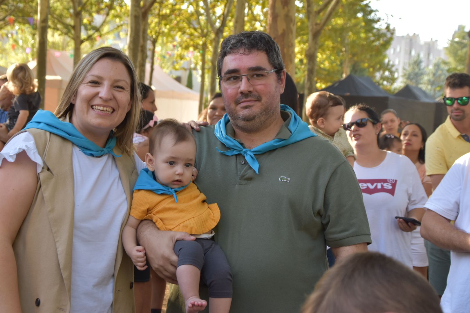 Los bebés de Monzón reciben su primera pañoleta 