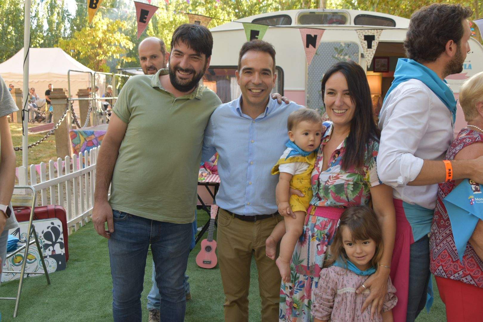 Los bebés de Monzón reciben su primera pañoleta 