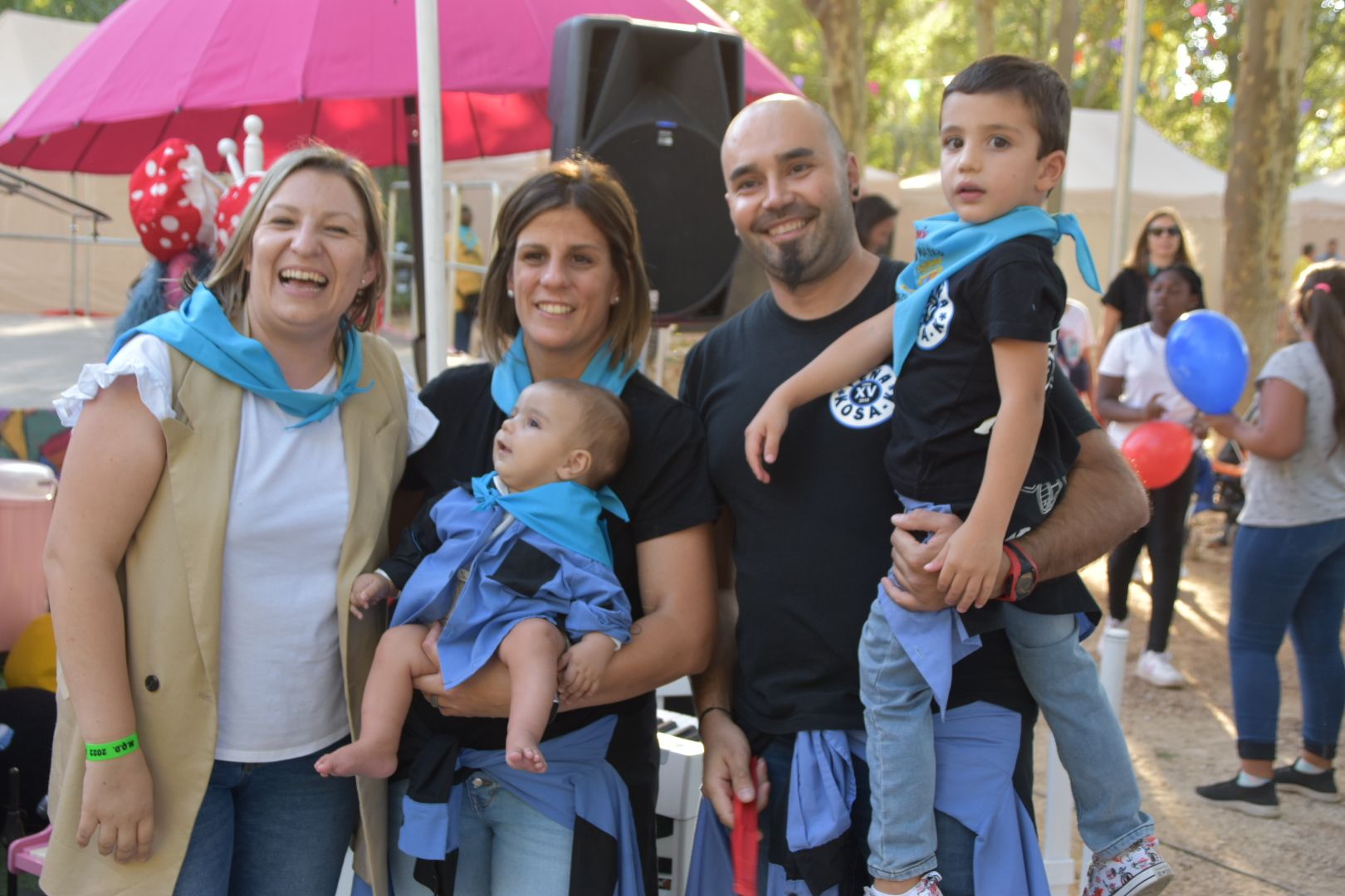 Los bebés de Monzón reciben su primera pañoleta 