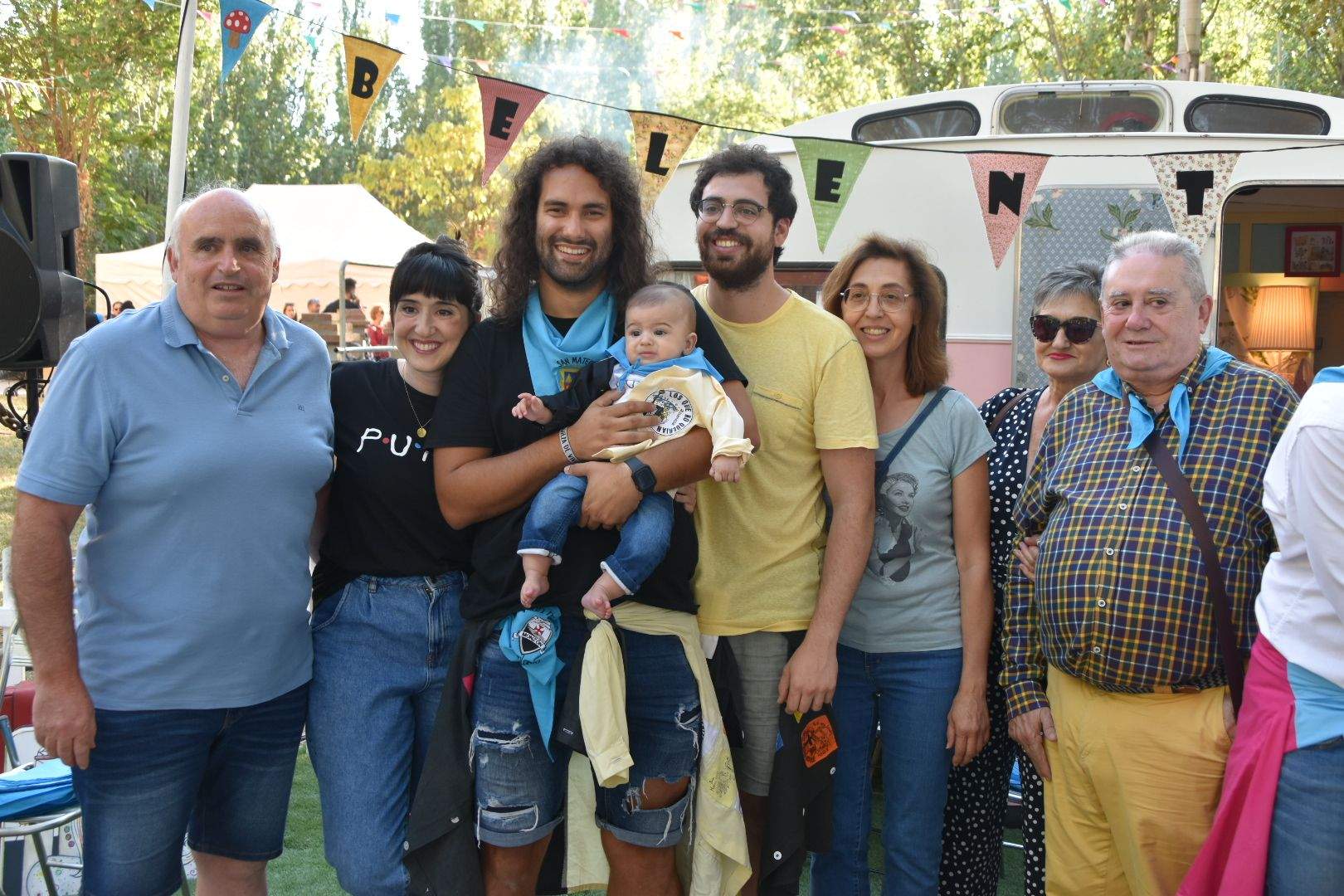 Los bebés de Monzón reciben su primera pañoleta 