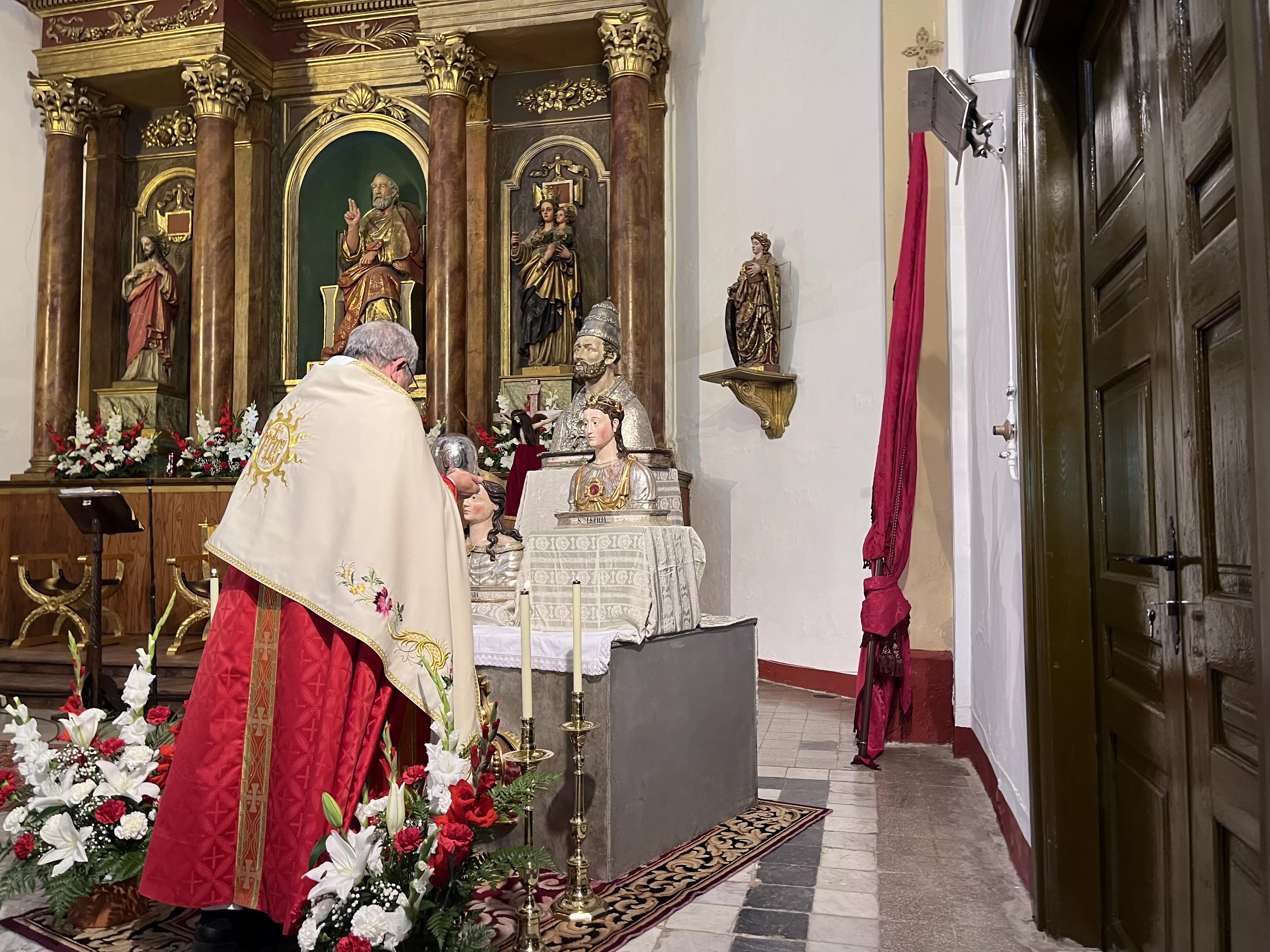 Misa y ofrenda de flores en Ayerbe. Foto Mercedes Manterola