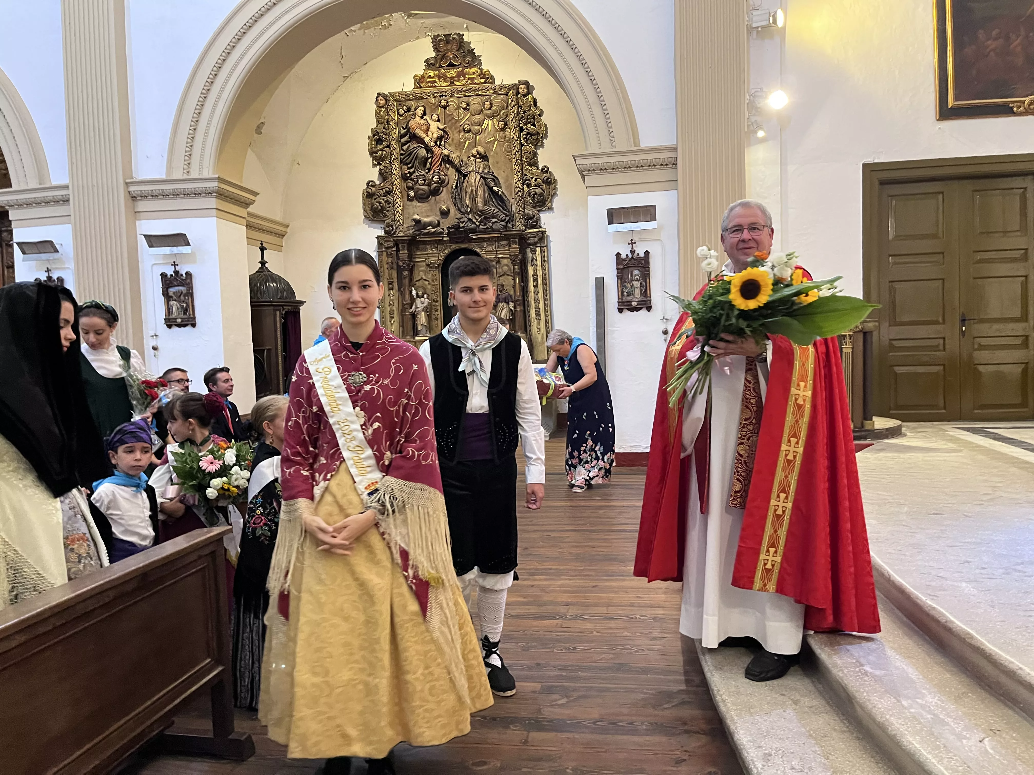 Misa y ofrenda de flores en Ayerbe. Foto Mercedes Manterola