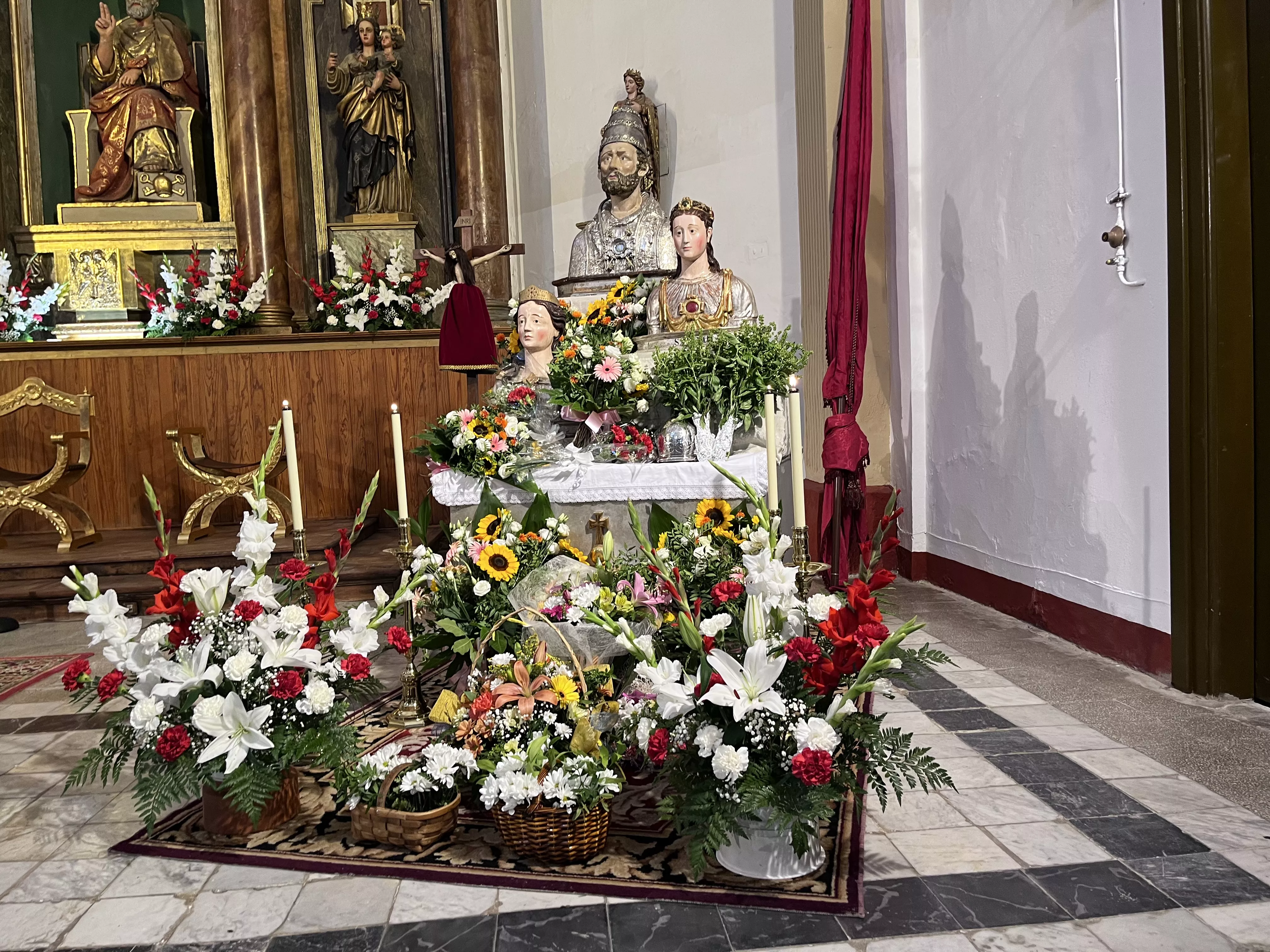 Misa y ofrenda de flores en Ayerbe. Foto Mercedes Manterola