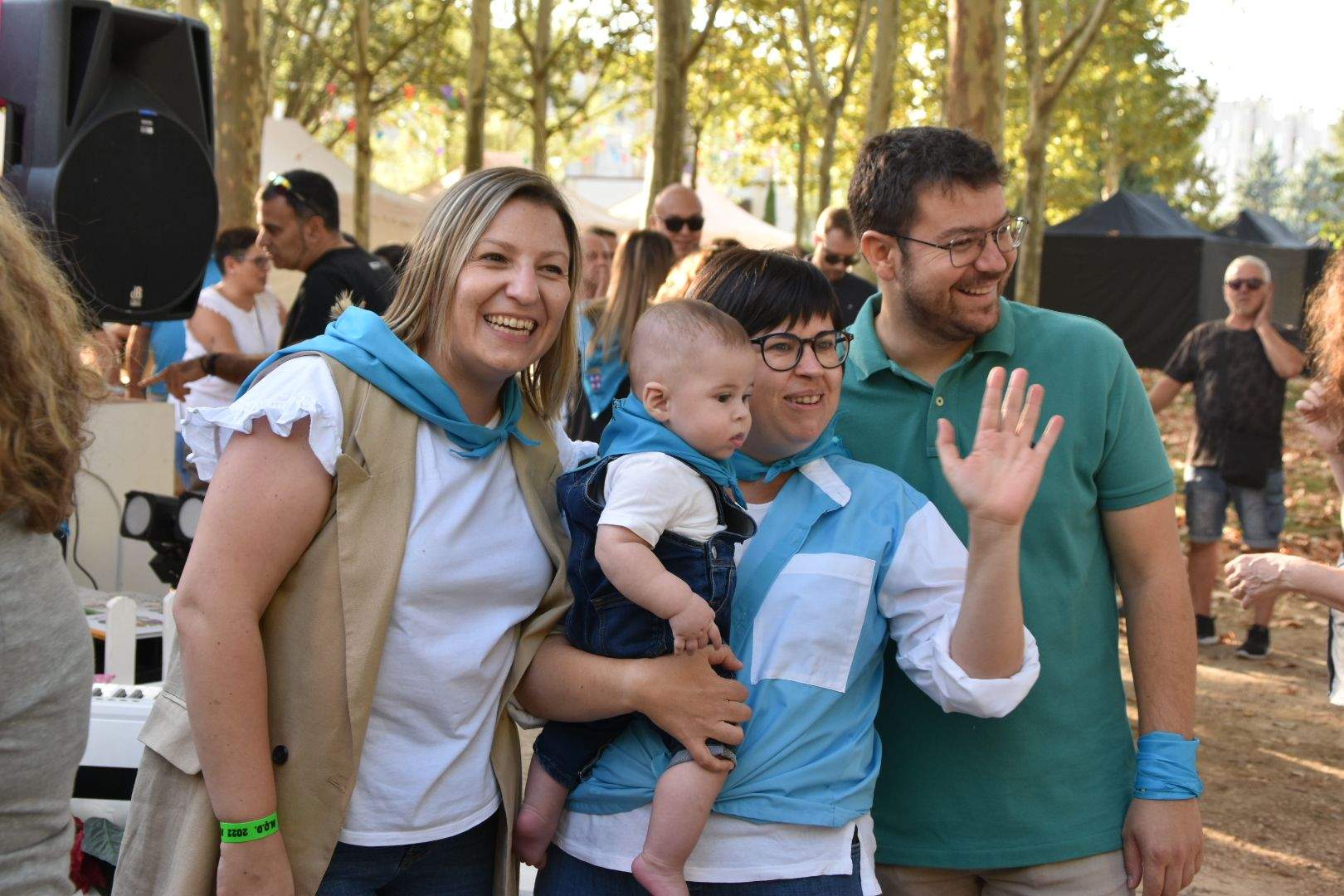 Los bebés de Monzón reciben su primera pañoleta