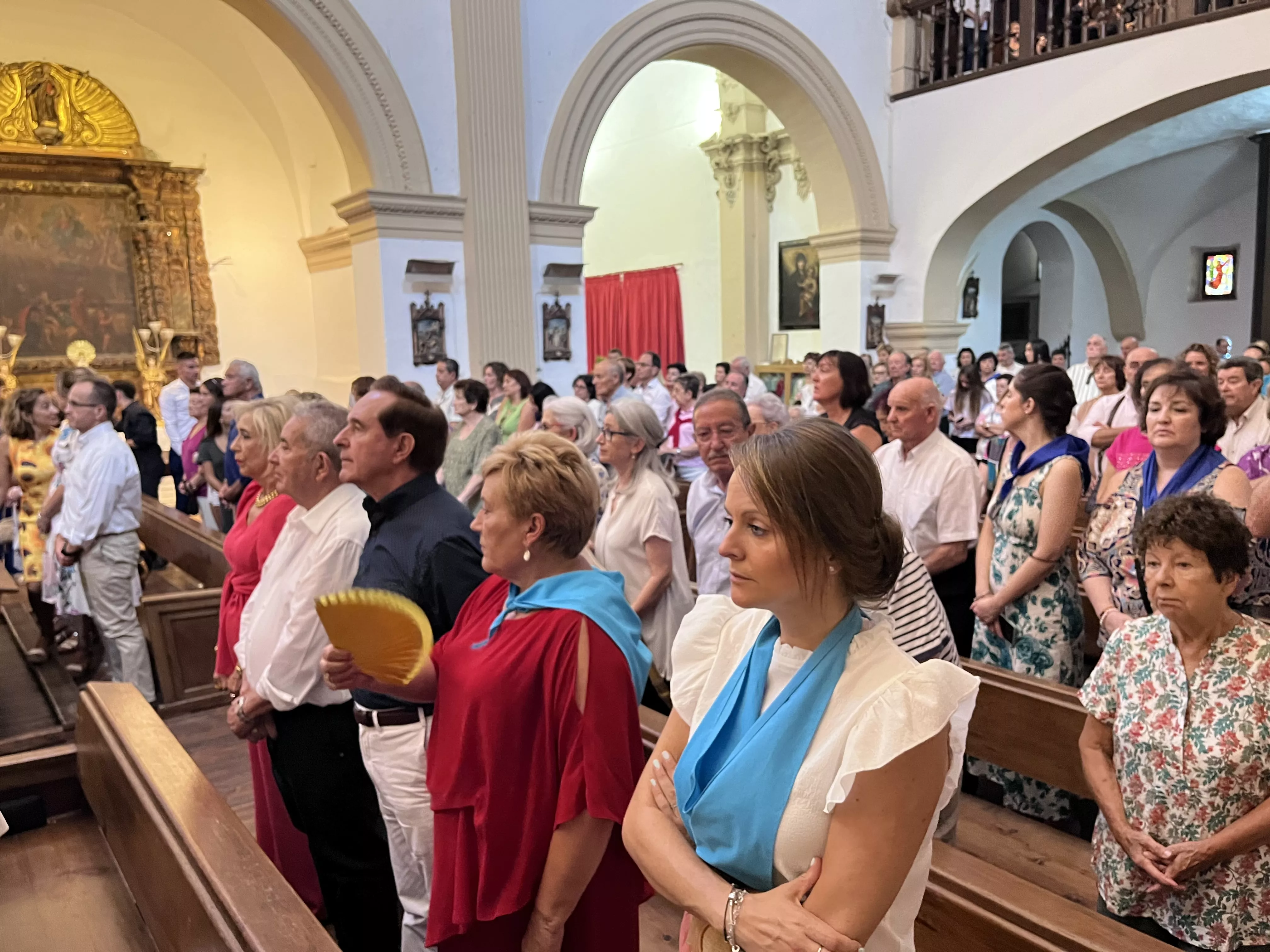Misa y ofrenda de flores en Ayerbe. Foto Mercedes Manterola