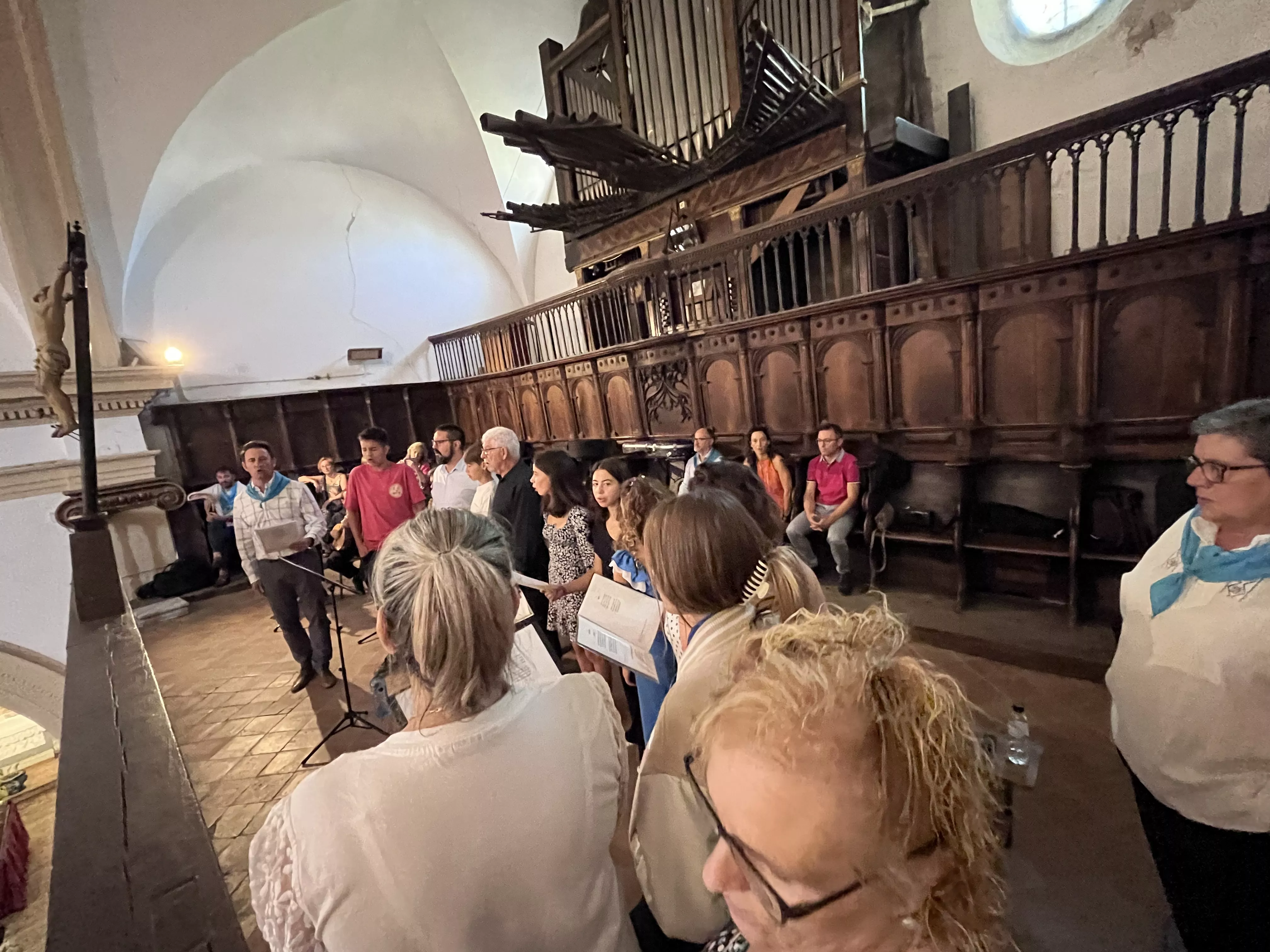 Misa y ofrenda de flores en Ayerbe. Foto Mercedes Manterola