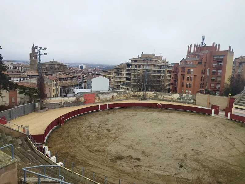 Plaza de Toros de Barbastro. El PP pide a Yolanda Díaz que se disculpe por sus palabras sobre el desencajonamiento.