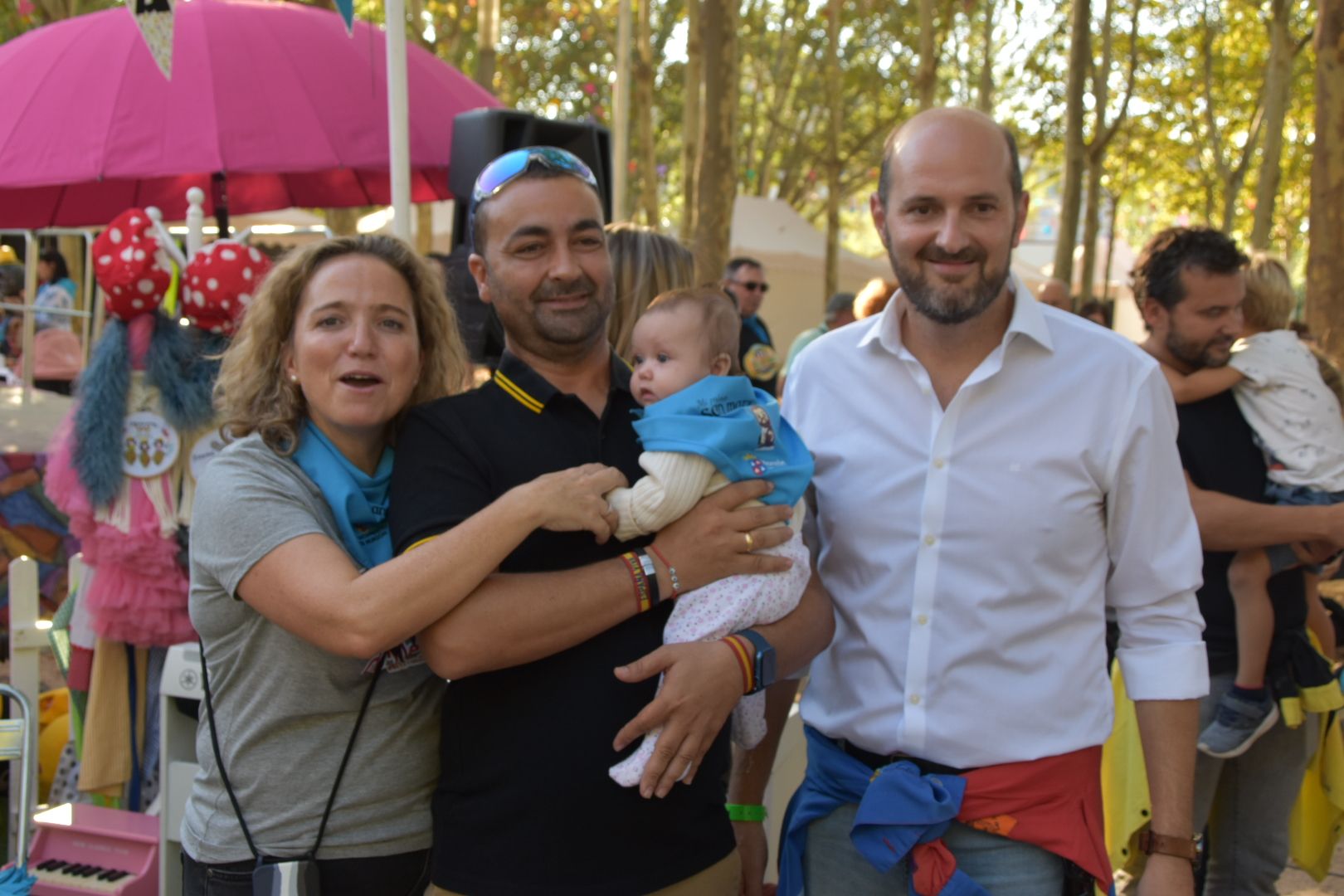 Los bebés de Monzón reciben su primera pañoleta 