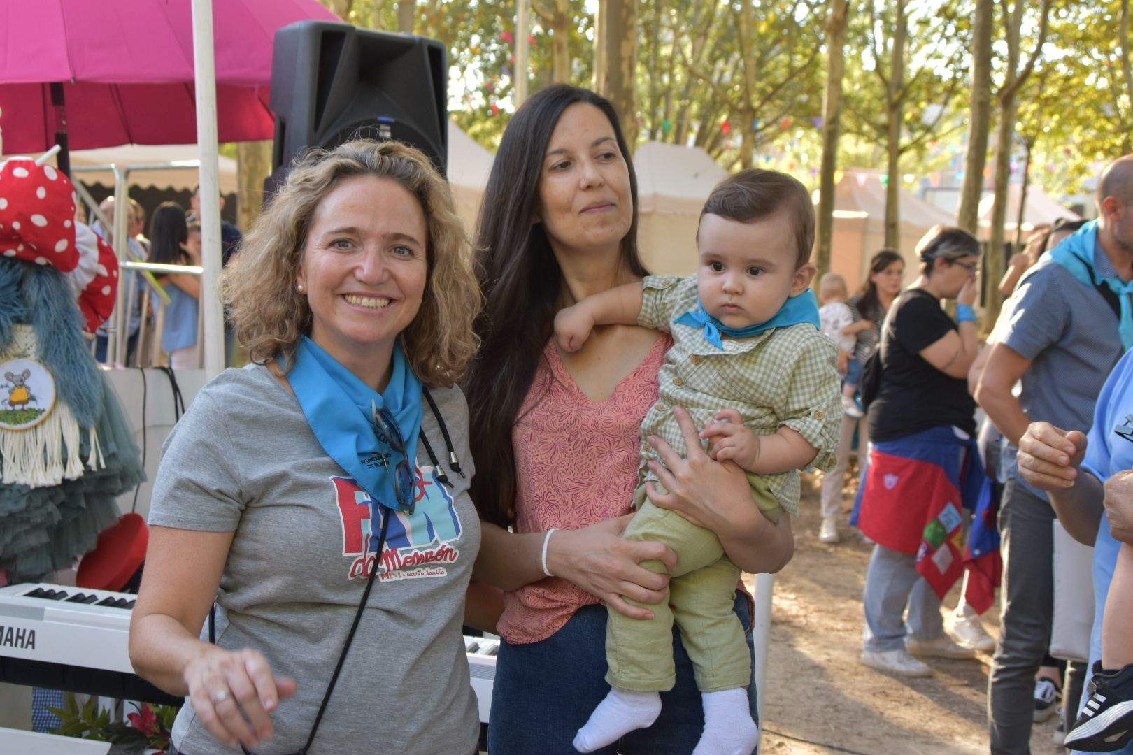 Los bebés de Monzón reciben su primera pañoleta 