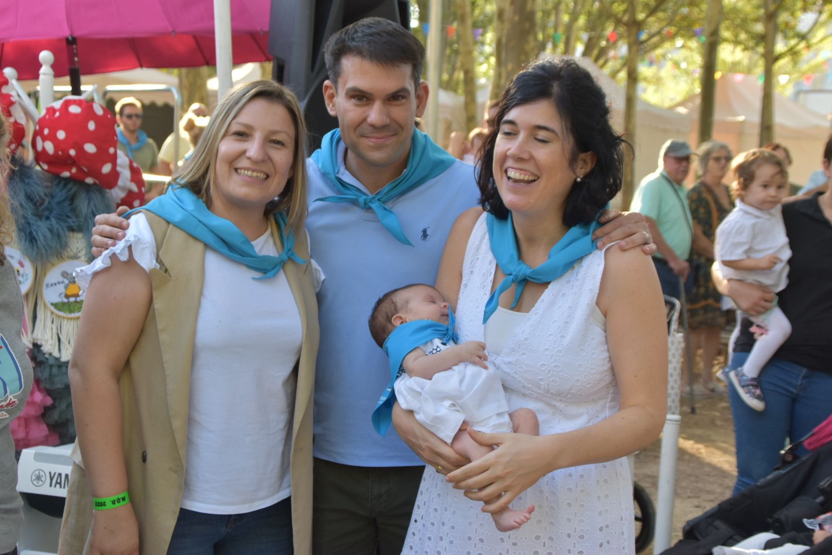 Los bebés de Monzón reciben su primera pañoleta (21)