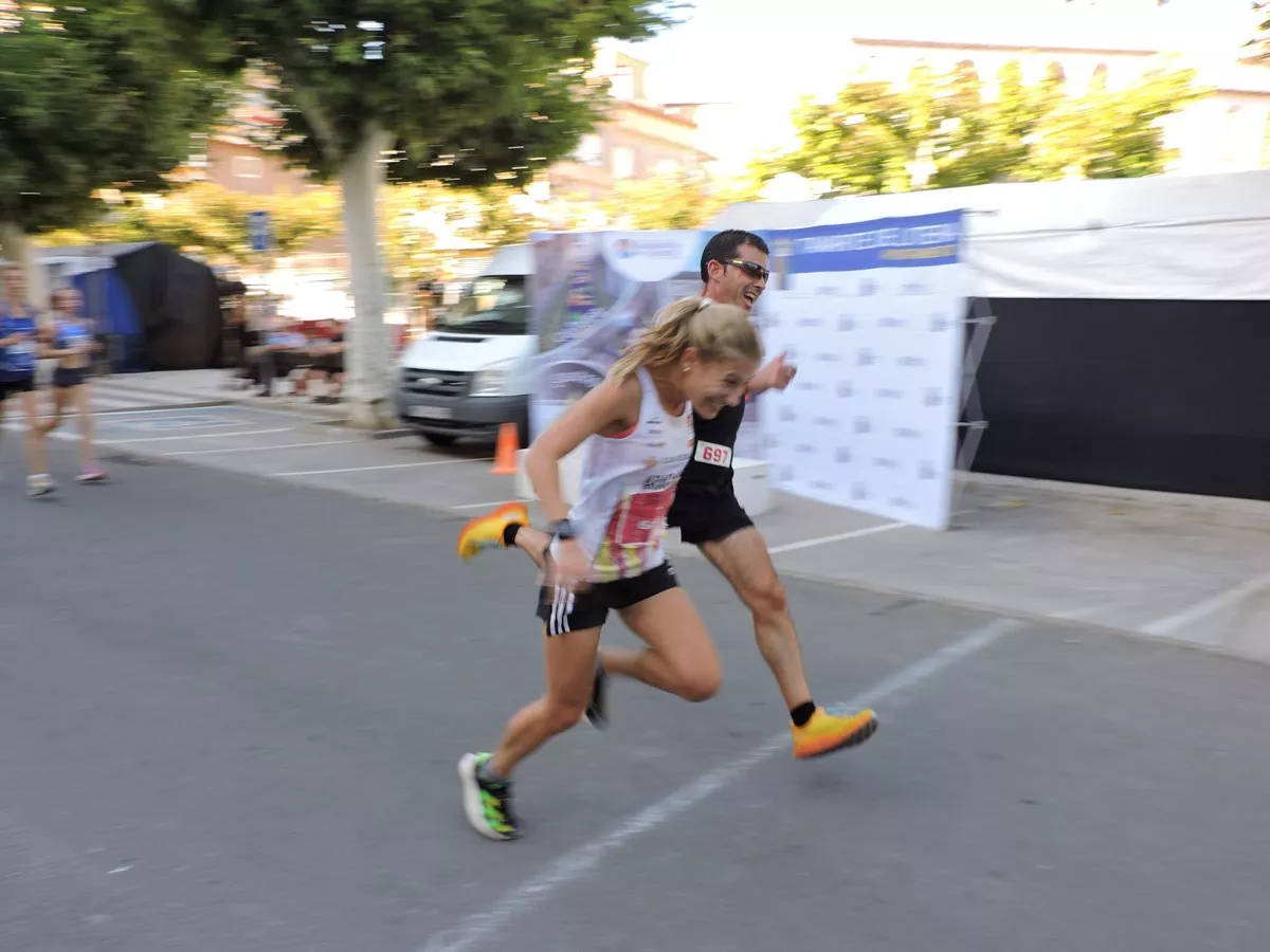 Isabel Linares y Ernesto Serra disputando una prima